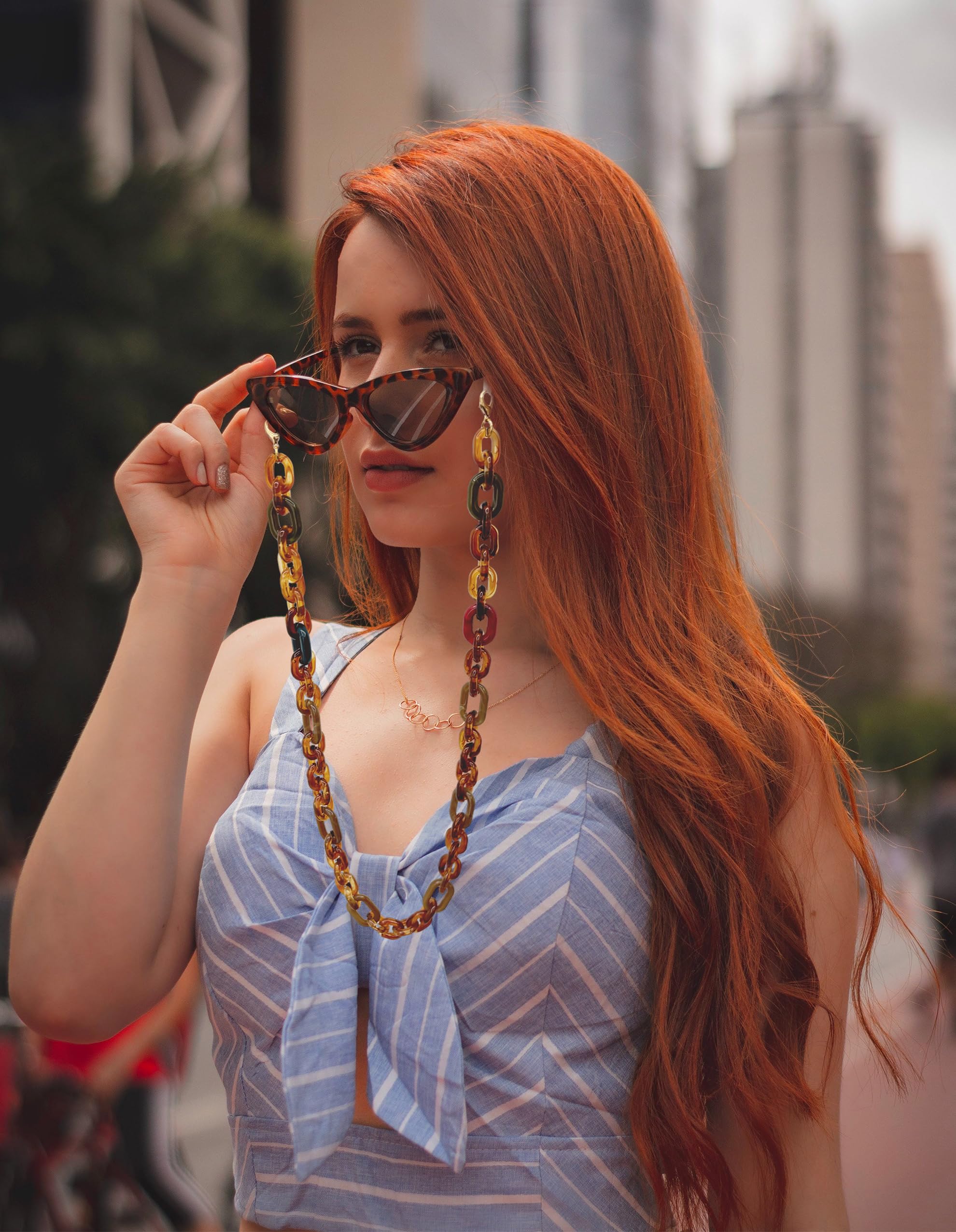 Stylish Acrylic Eyeglass Chain for Women - Trendy Necklace-Style Glasses Holder - Perfect for Reading, Driving & Fashion Accessories