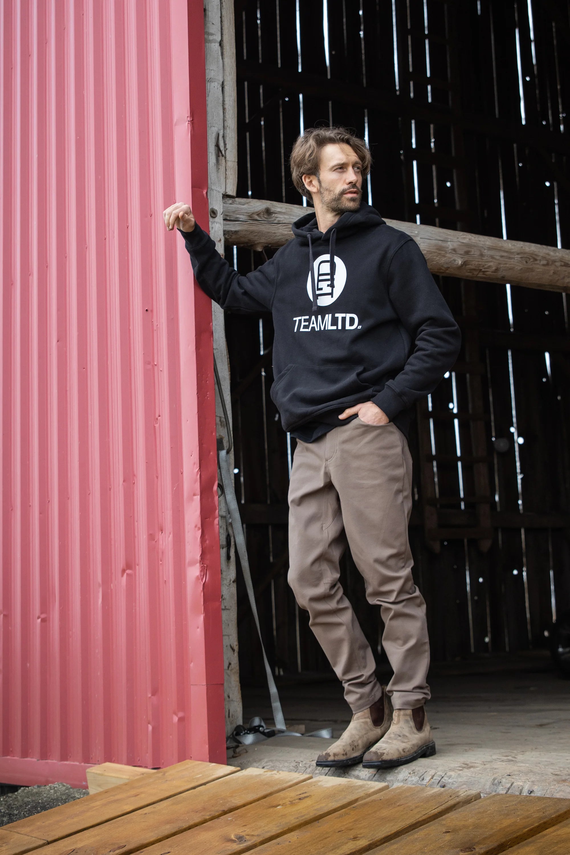 Classic Black Hoodie for Men & Women - Soft Cotton Pullover Sweatshirt - Casual Streetwear for Everyday Comfort & Style