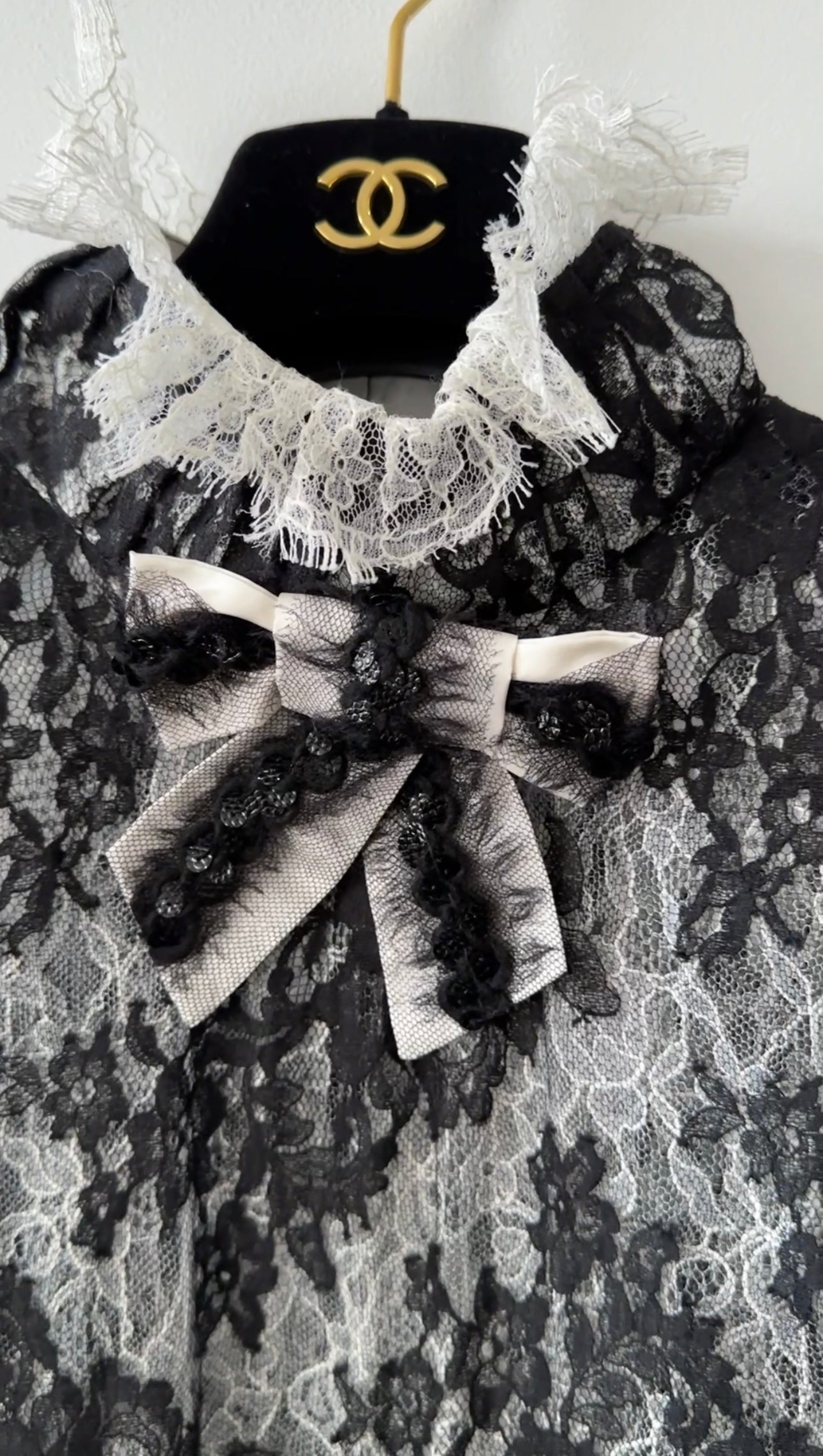 Chanel Pre Fall 2015 Runway Black and White Lace Blouse Women's Size FR38/S - Elegant Office Wear & Evening Party Top