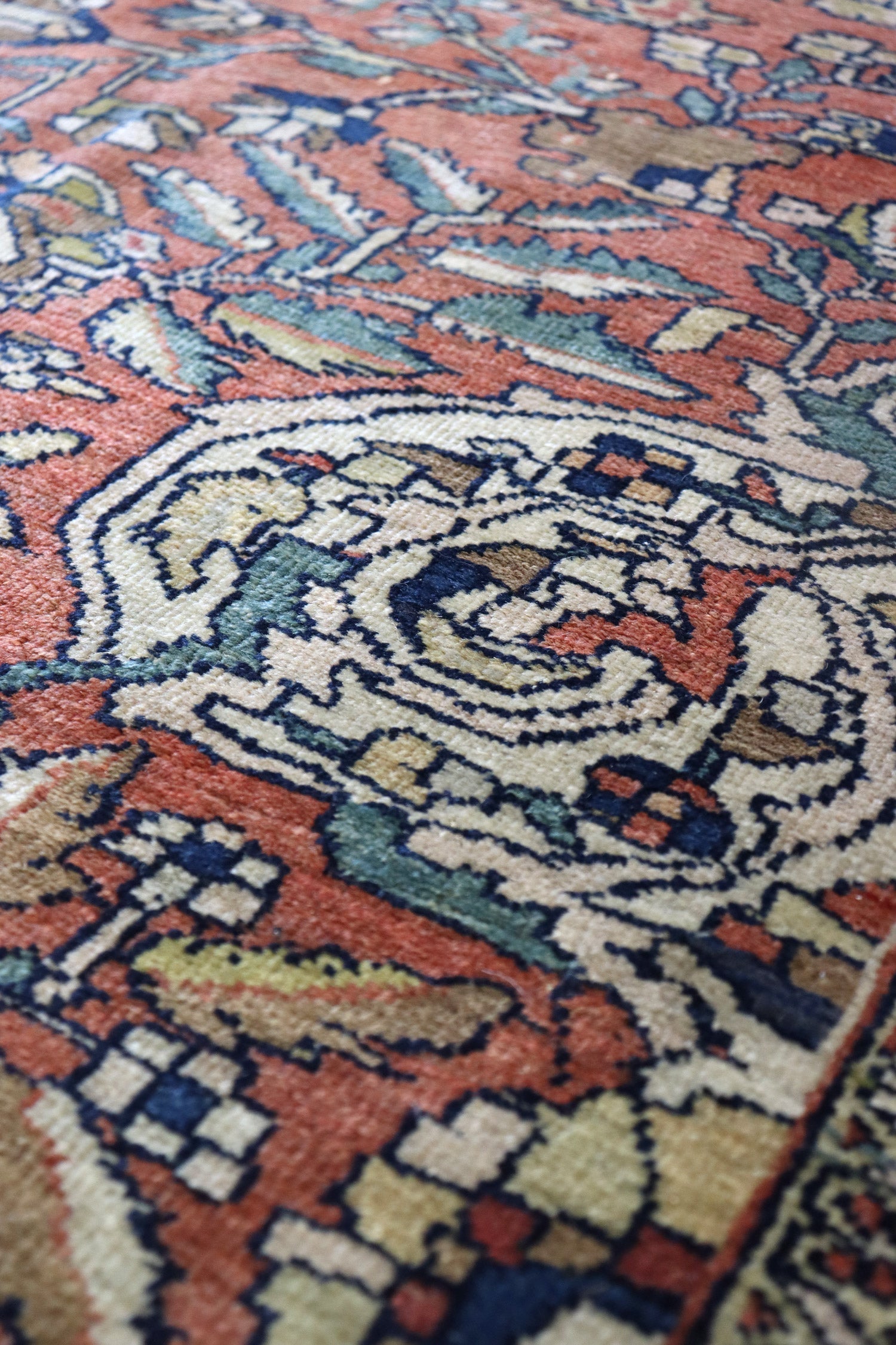 Antique Ferahan Sarouk Handwoven Traditional Persian Rug - J67173 - Perfect for Living Room, Bedroom & Home Decor