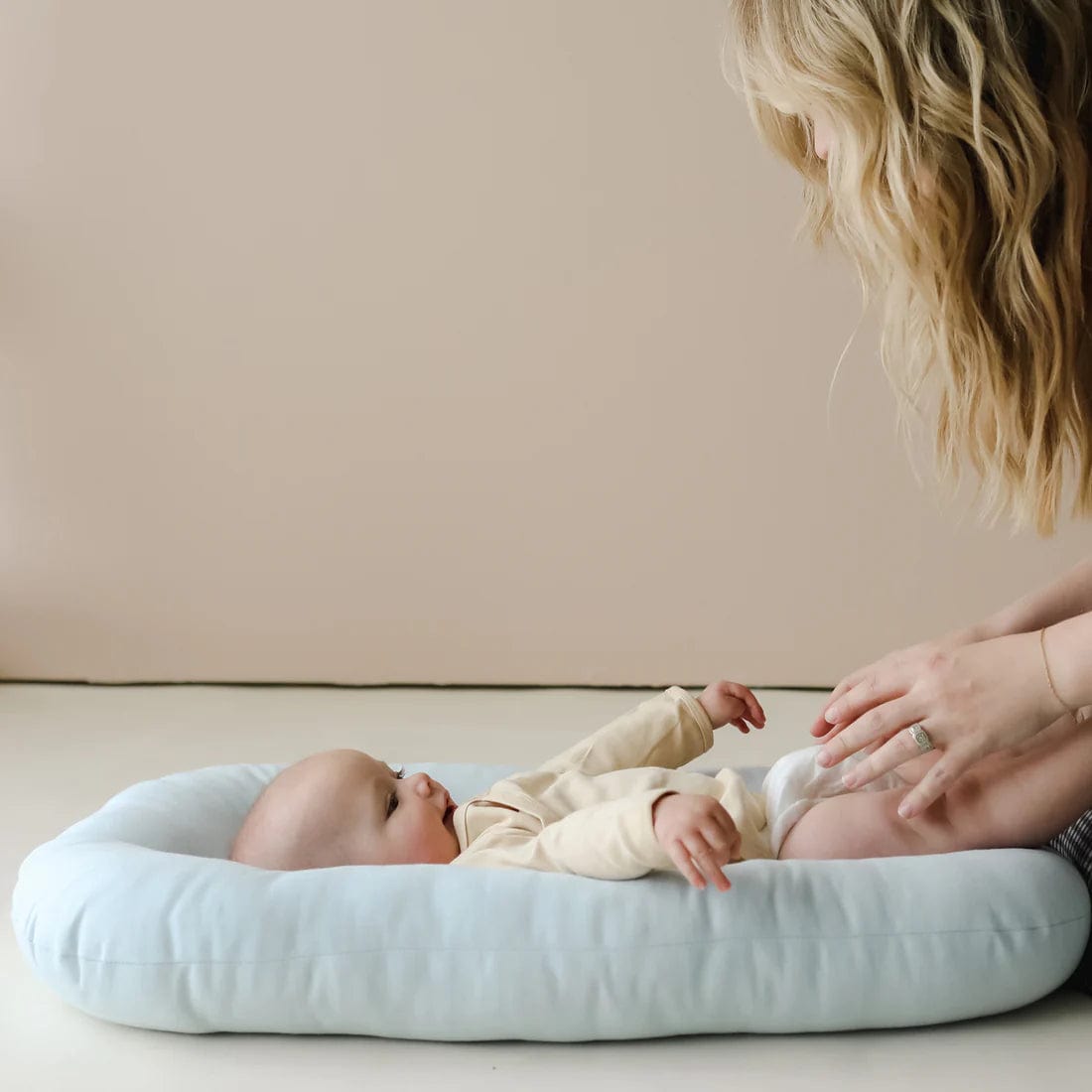 Organic Snuggle Me Infant Lounger - Premium Baby Nest for Safe & Comfortable Sleep, Play & Cuddle - Perfect for Newborns, Nursery, Travel & Breastfeeding