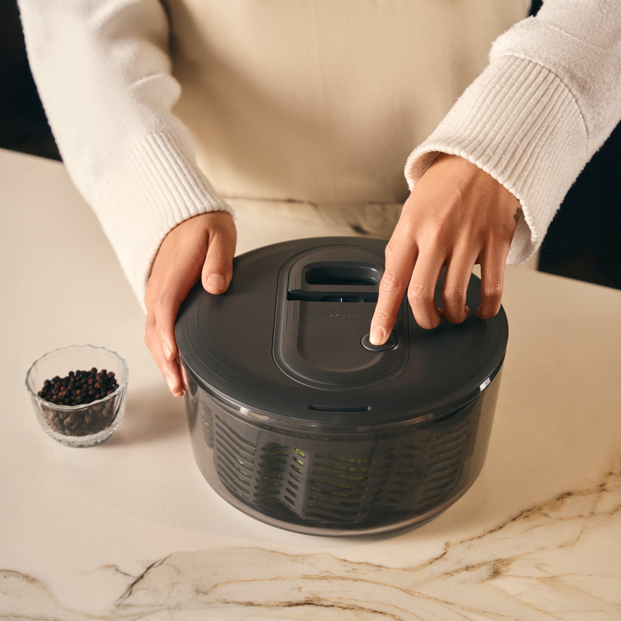 Zyliss Easy Spin Salad Spinner - Large Kitchen Gadget for Washing & Drying Greens, Vegetables, and Herbs | Perfect for Meal Prep, Healthy Eating & Fresh Salads