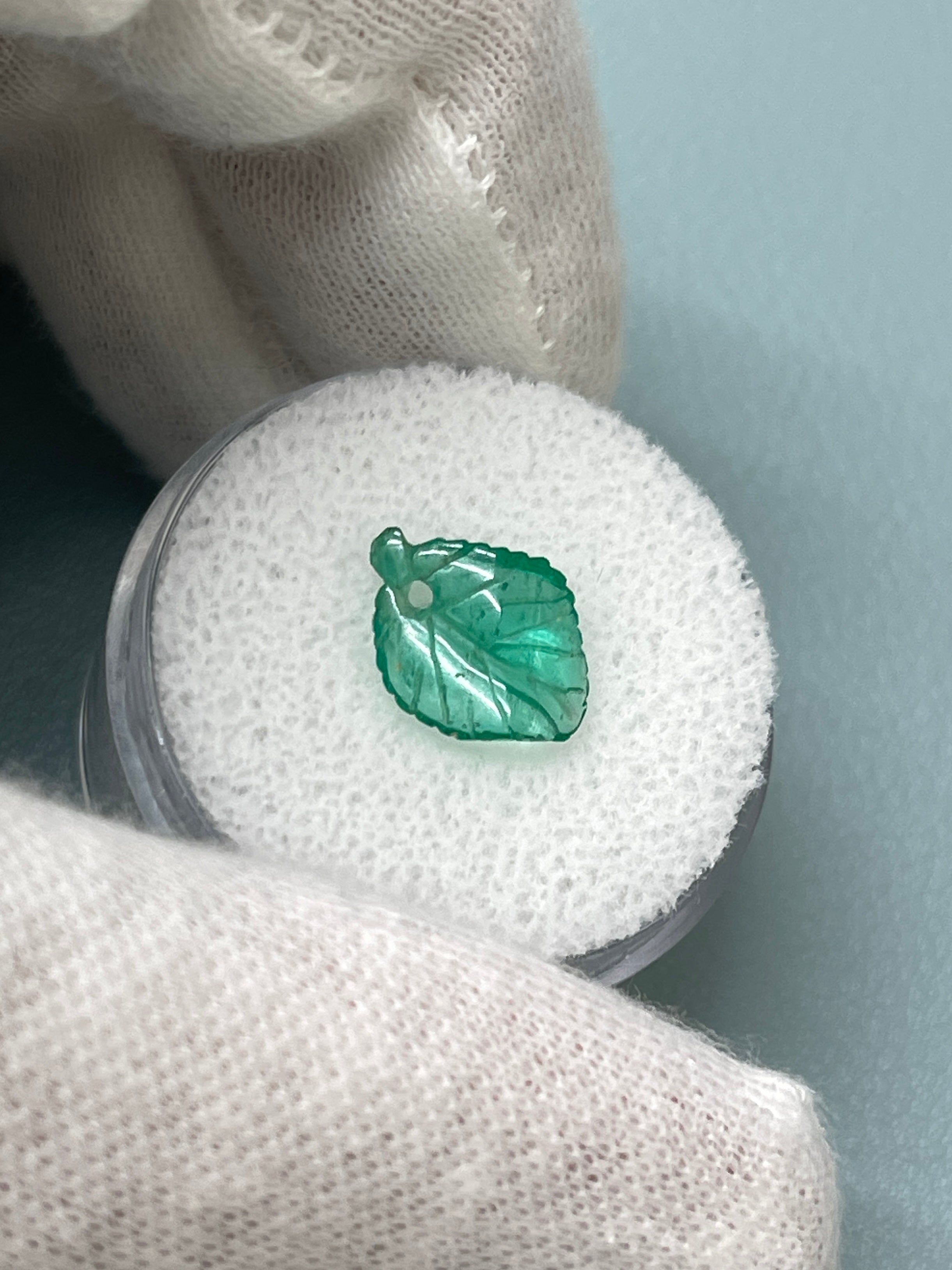 1.60 Carat 12x9mm Carved Natural Colombian Emerald Leaf Pendant - Handcrafted Jewelry for Women, Gift for Mom, Birthday & Anniversary - Perfect for Elegant Necklaces & Boho Chic Style