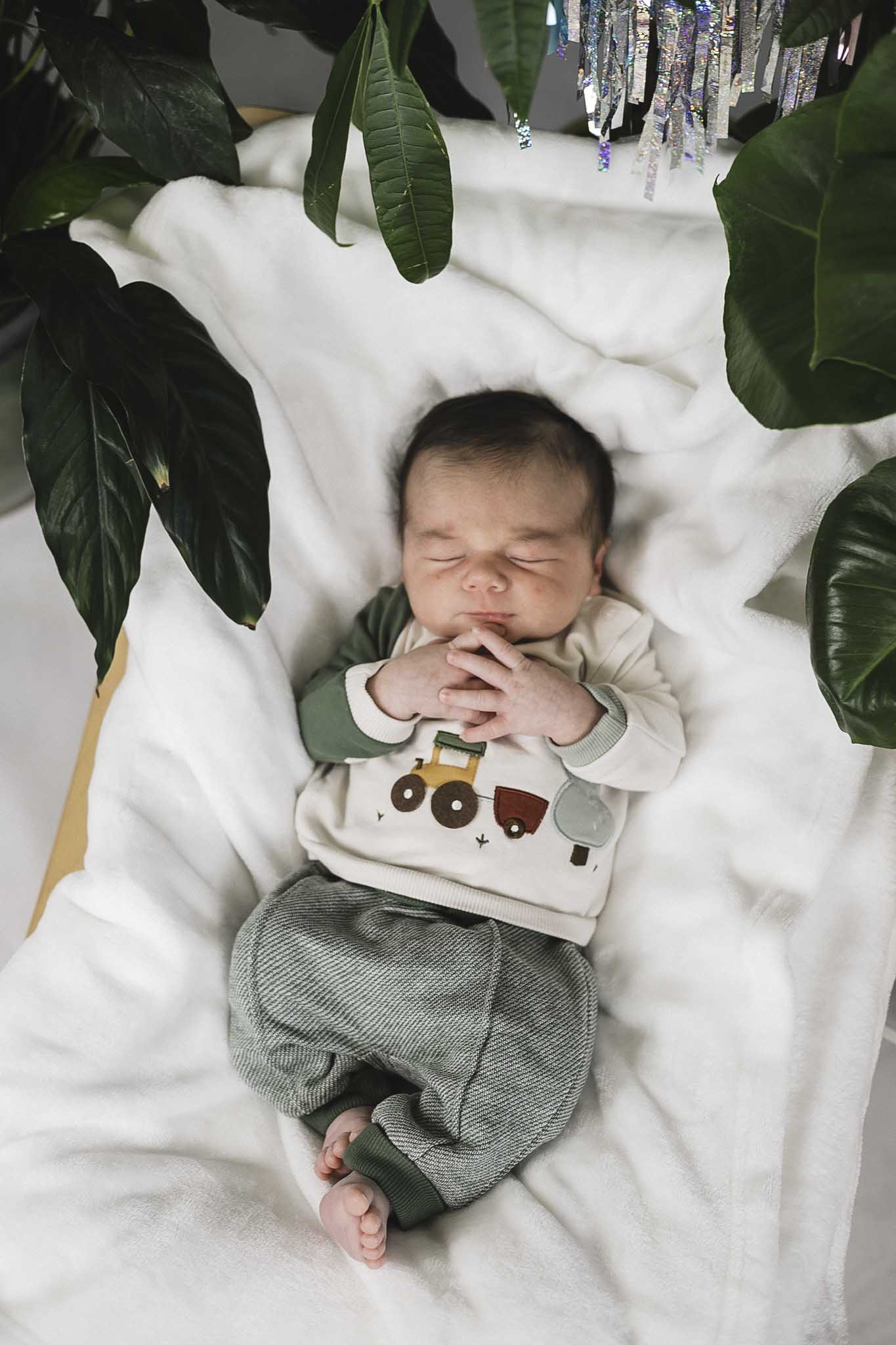 Colorblock Tractor Print Baby Boy Sweatsuit Set - Cute Farm-Themed Outfit for Playdates, Photoshoots & Everyday Wear
