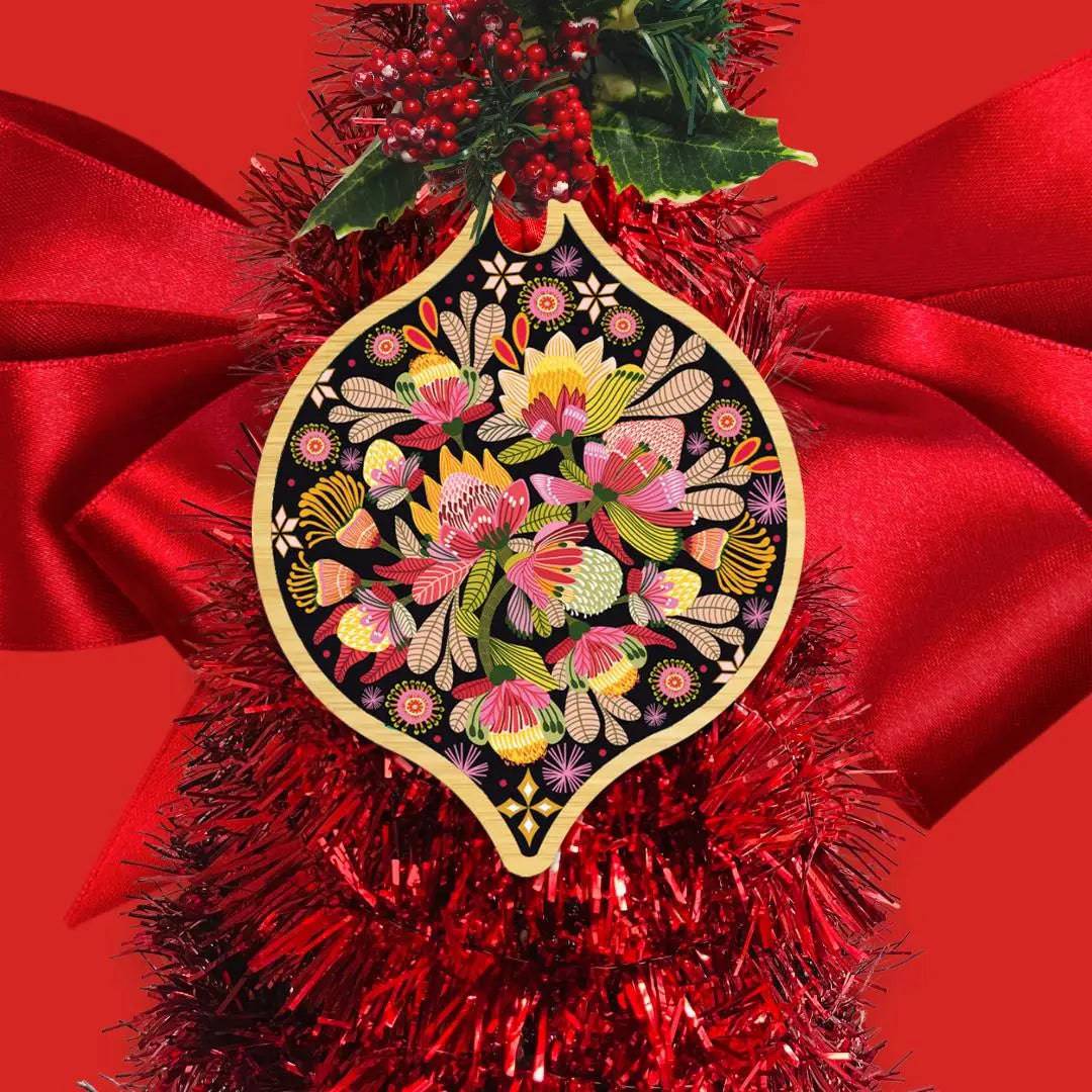 Wild Proteas Christmas Card & Wooden Ornament - Festive Holiday Greeting Card Set with Floral Design for Xmas Tree Decorations & Gift Giving