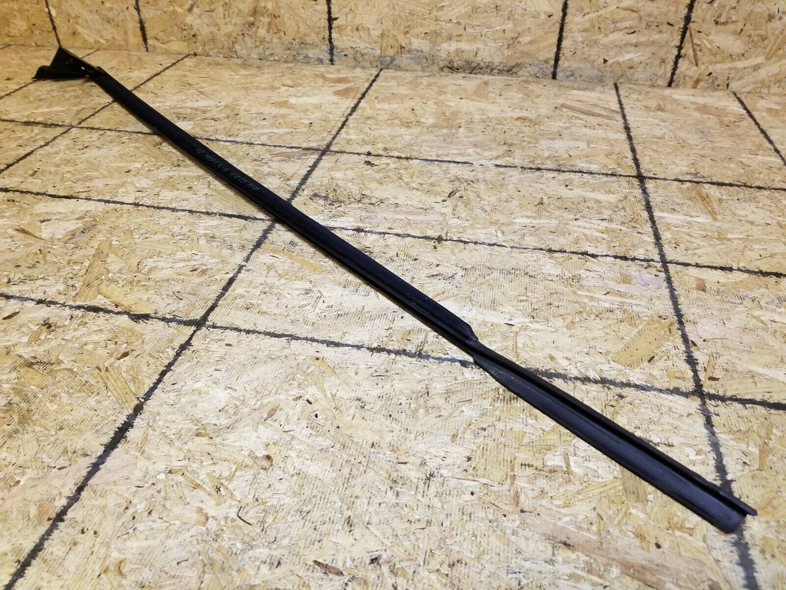 04-07 Saab 9-3 Convertible Left Driver Side Door Glass Seal Trim Molding OEM Replacement Part - Perfect for Window Leak Repair & Weatherproofing