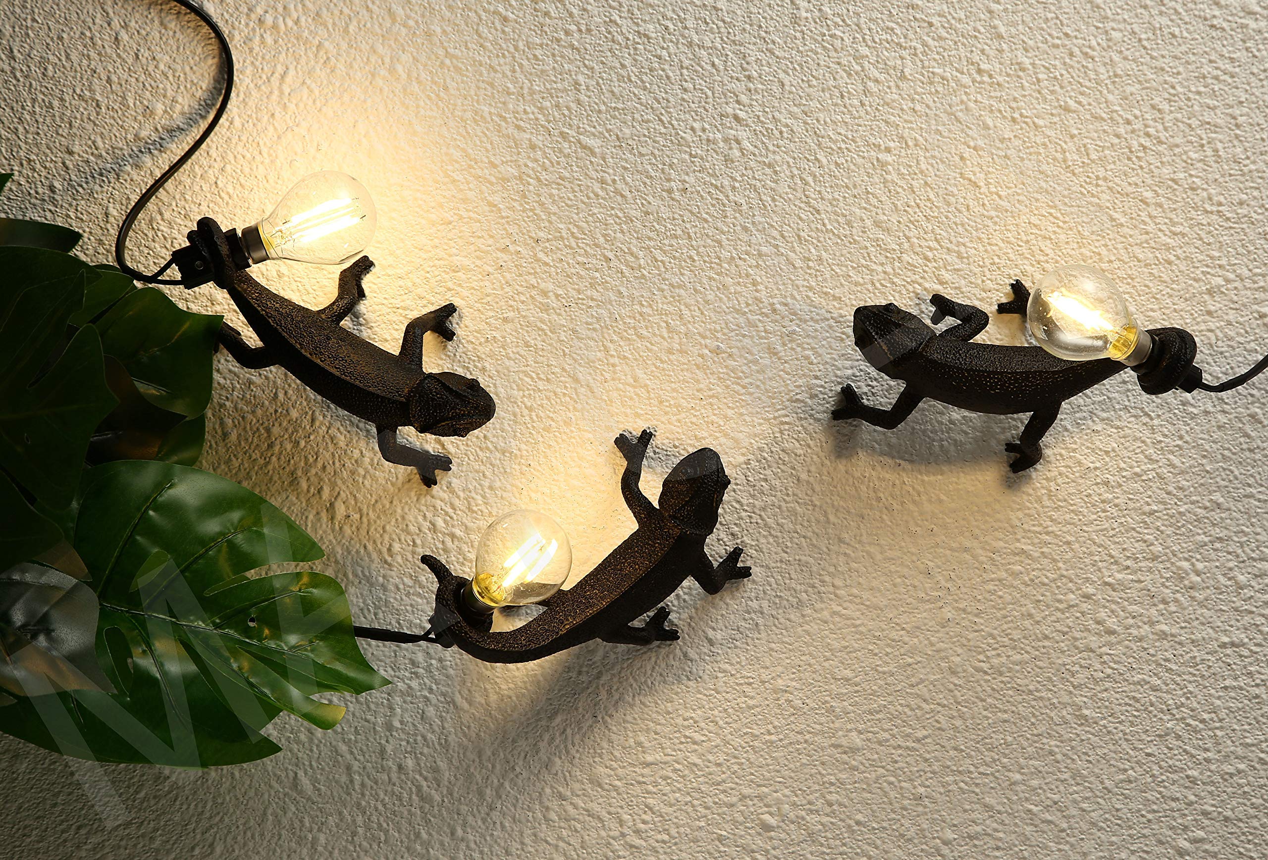 MAYOLA Modern Chameleon Table Lamp - Adjustable Desk Lamp, Night Light & Wall Light - Resin Reptile Lighting Fixture for Living Room, Bedroom, Office & Kids Room - Perfect for Study, Reading & Decoration (Wall Lamp, Black)