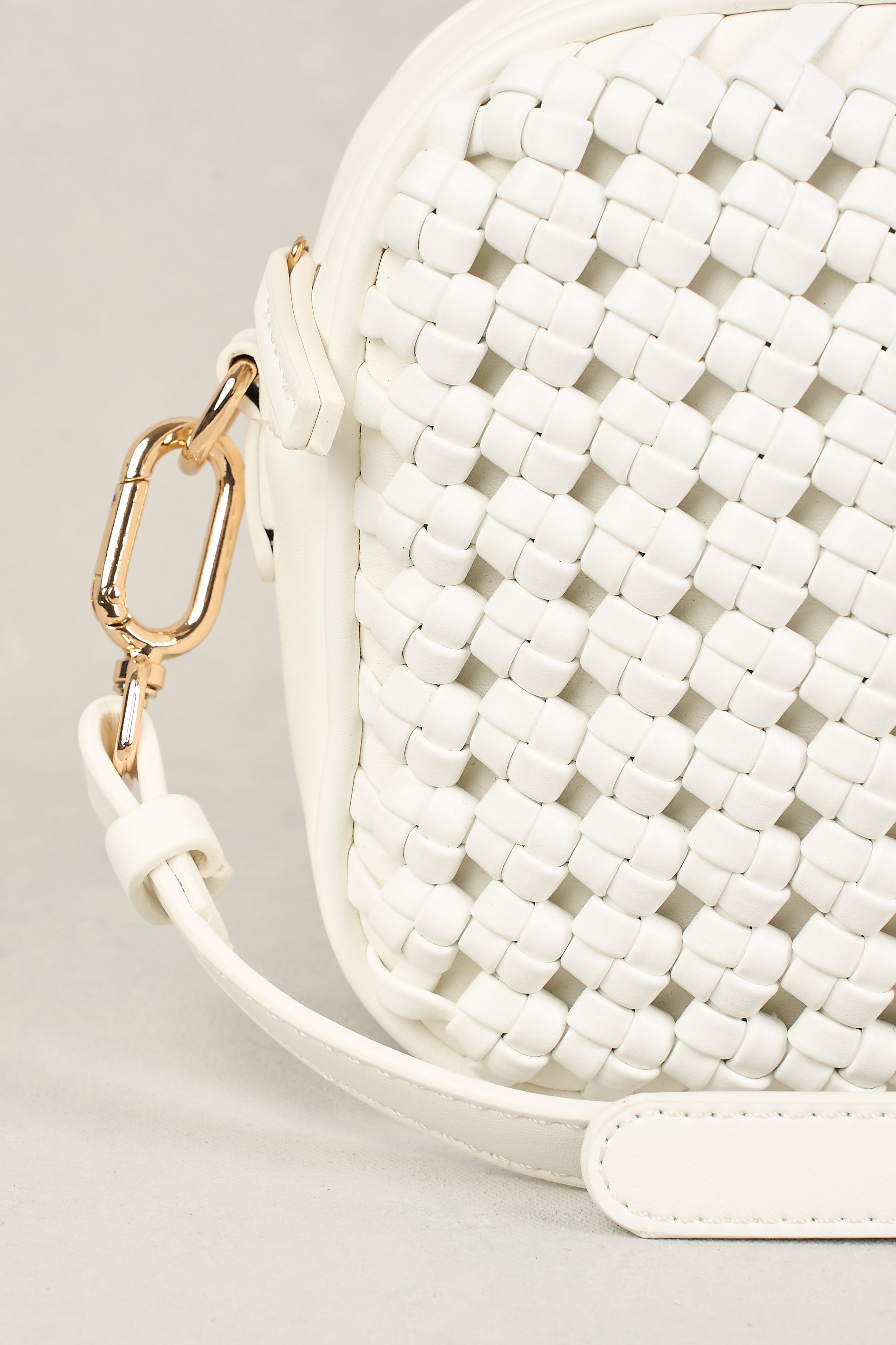Stylish Woven Camera Bag for Women & Men - Lightweight & Durable White Crossbody Bag - Perfect for Travel, Photography & Everyday Use