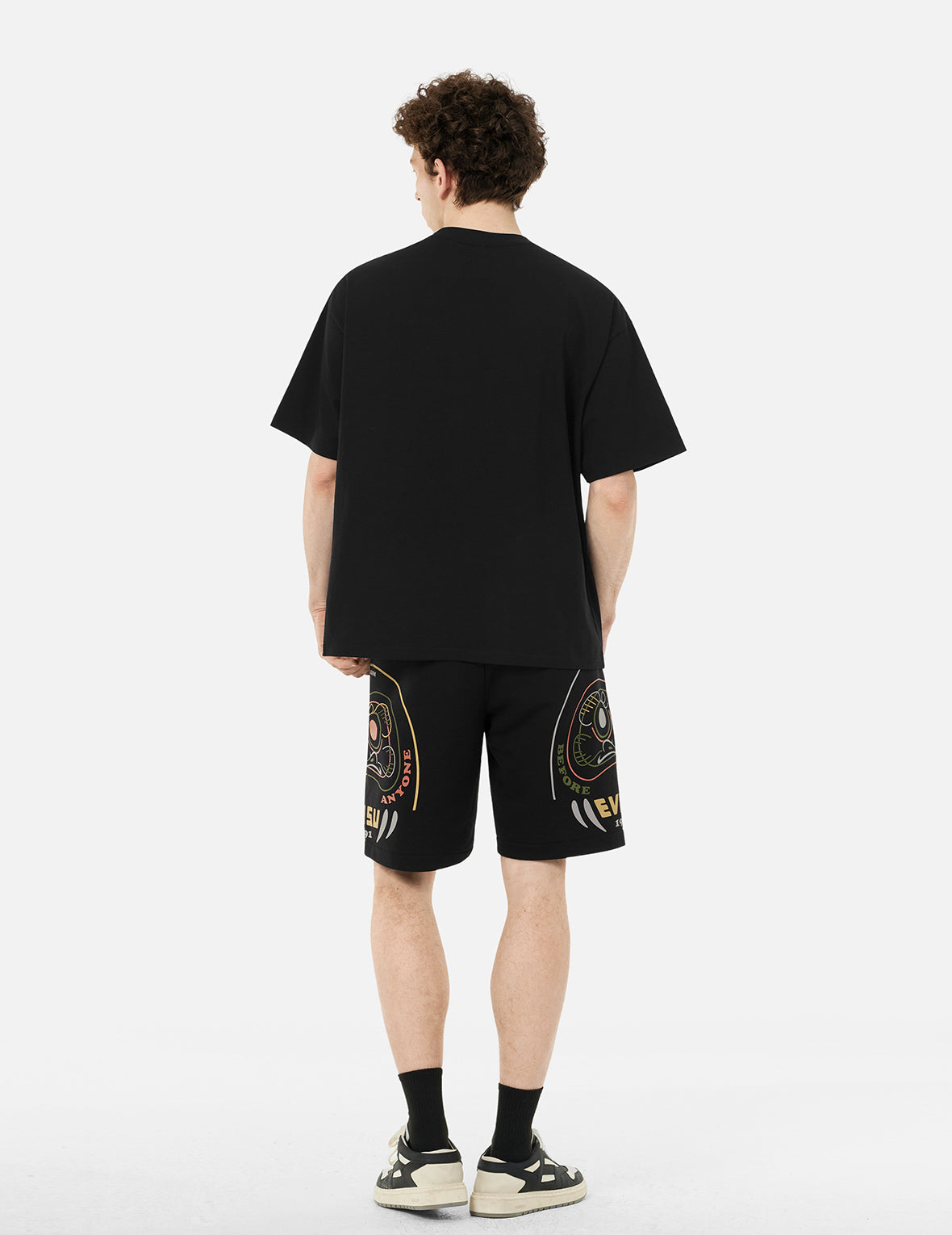 Daruma Emboss Print Loose Fit T-Shirt for Men & Women - Comfortable Casual Wear for Street Style, Travel & Everyday Outfits