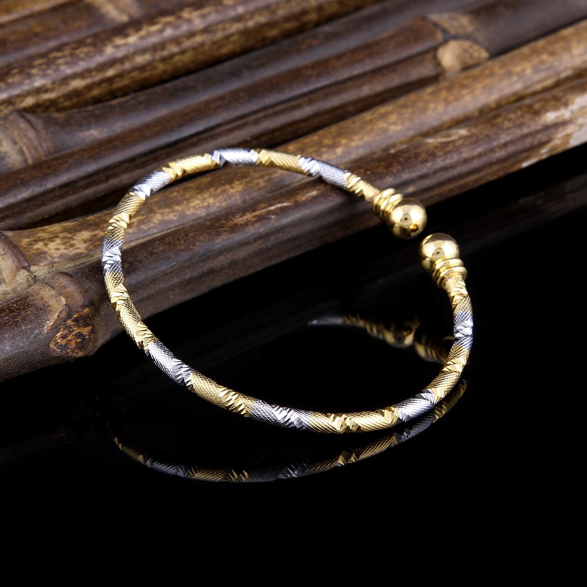 24K Gold Plated Simple Cuff Bangle Bracelet for Men & Women - Elegant Fashion Jewelry for Everyday Wear, Parties & Gifts