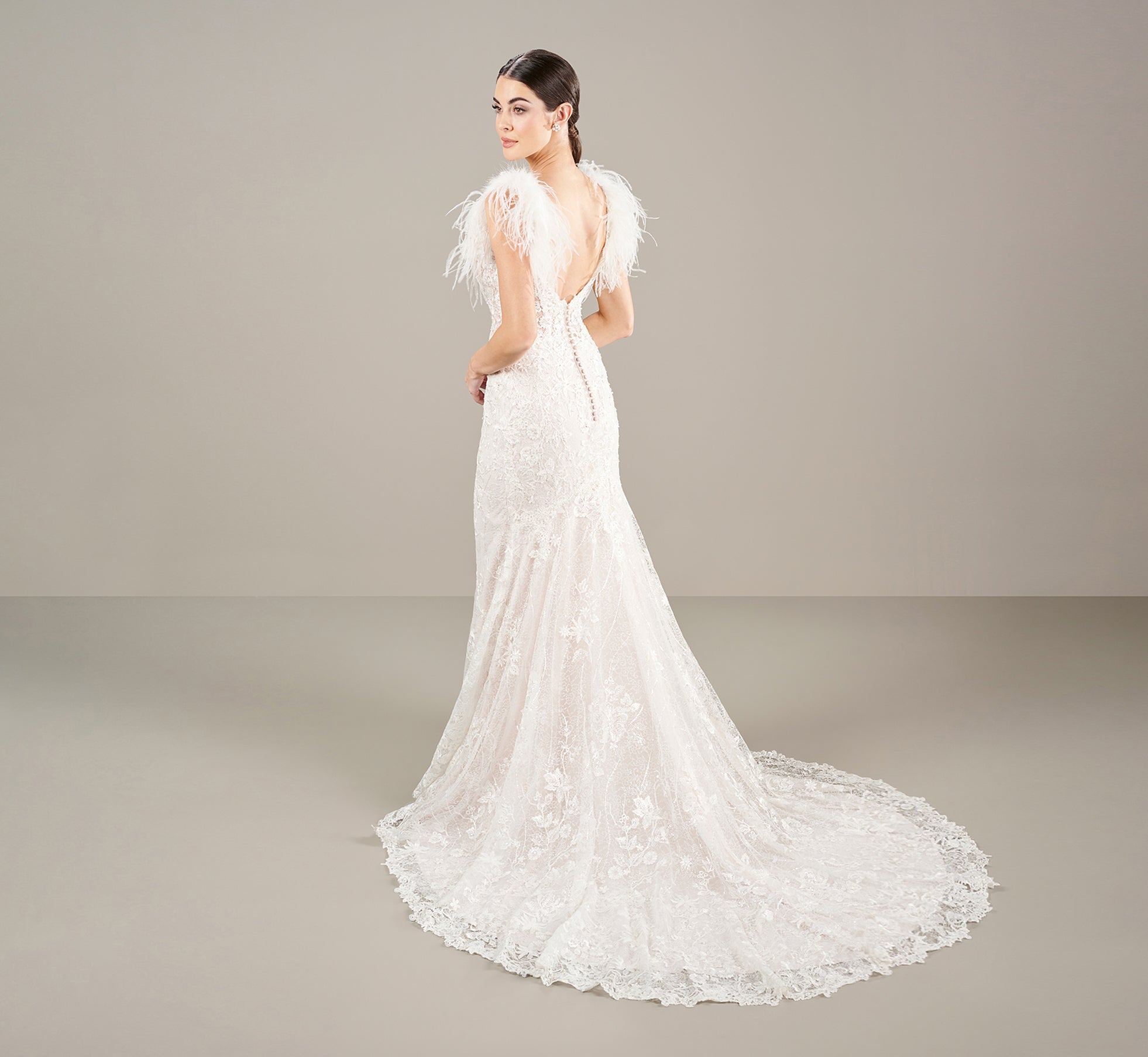 Elegant Slim Fit Flare Gown with Detachable Feathers - Ivory Almond Color Wedding Dress for Prom, Evening Party & Special Occasions