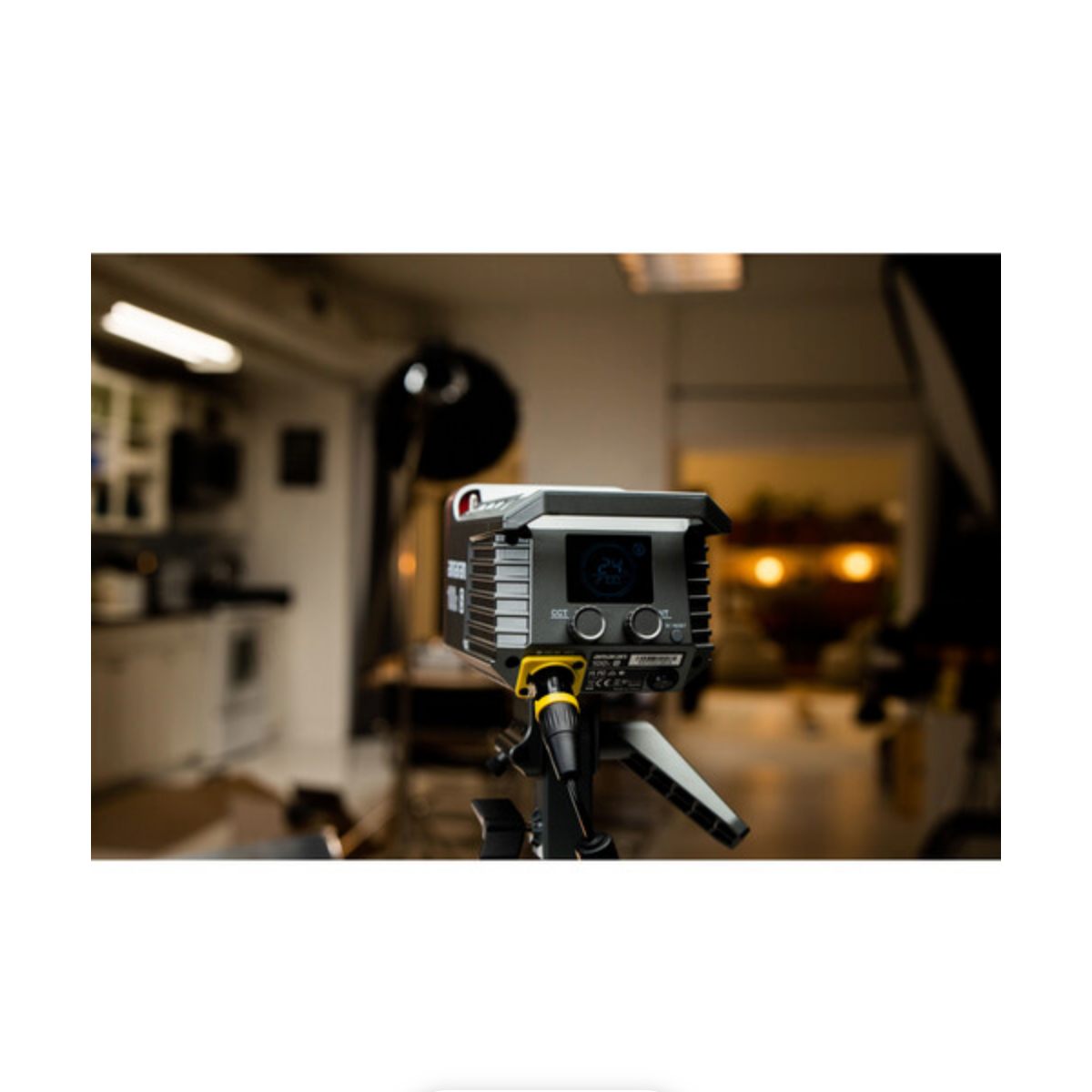 Amaran COB 100x S Bi-Color LED Monolight - Professional Studio Lighting for Photography & Videography - Perfect for Portraits, Product Shoots, and YouTube Videos