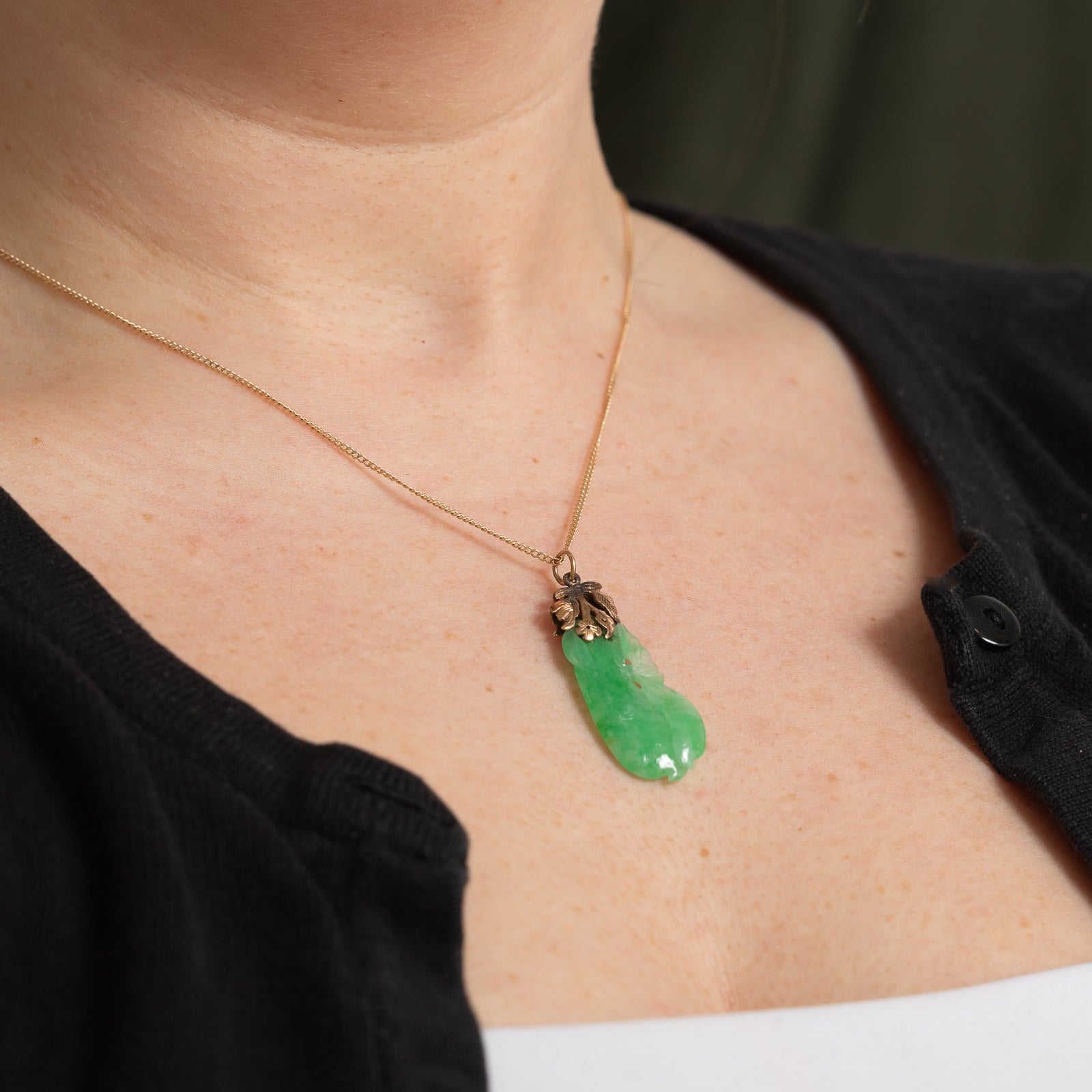 Exquisite 14.00ct Carved Jadeite Drop Pendant Necklace - Natural Green Gemstone Jewelry for Women - Perfect for Weddings, Parties & Special Occasions