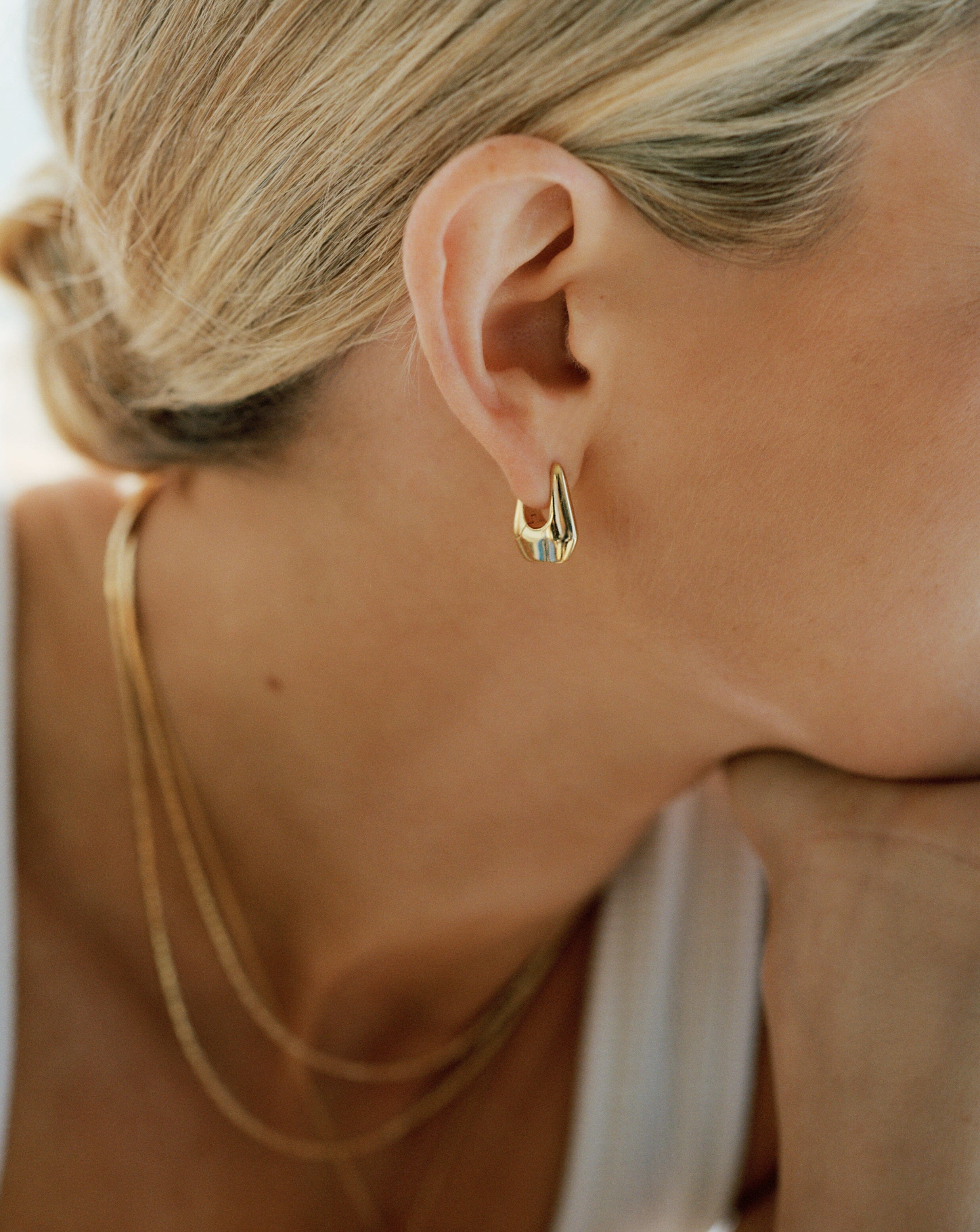 Lucy Williams Arco Small Hoop Earrings - 18k Gold Vermeil | Minimalist Dainty Jewelry for Everyday Wear & Special Occasions