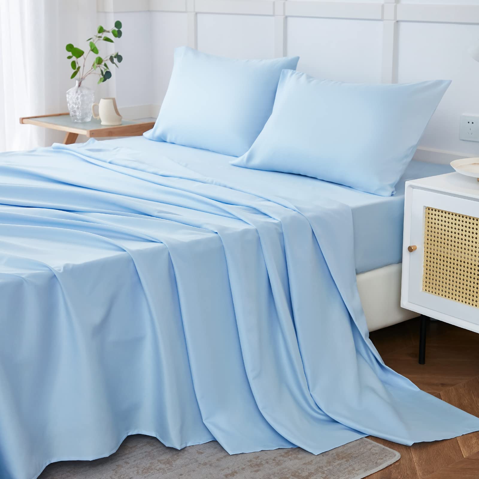 ILAVANDE 4-Piece Queen Size Bed Sheet Set - 1800 Series Luxury Microfiber, Super Soft & Breathable, Wrinkle-Free with 14