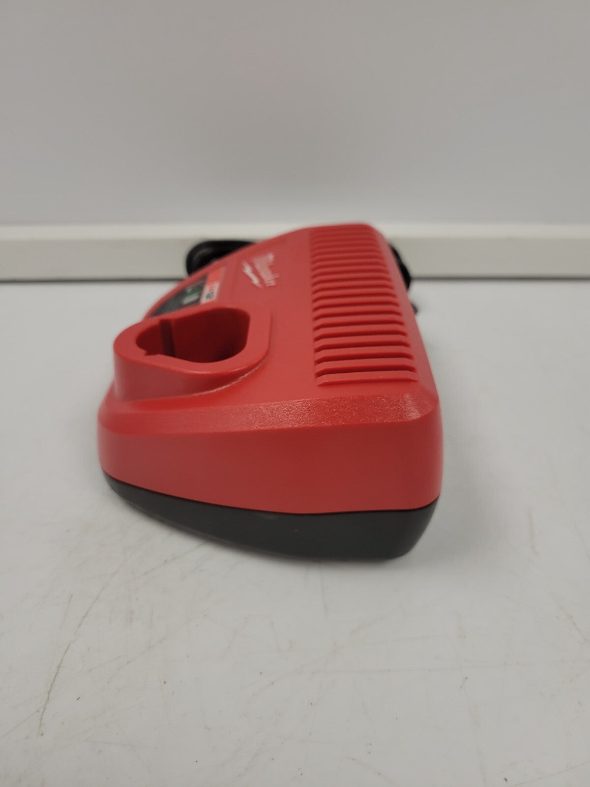 Milwaukee 48-54-2401 Fast Charger for M18 & M12 Batteries - Power Tool Battery Charger for Home & Jobsite Use