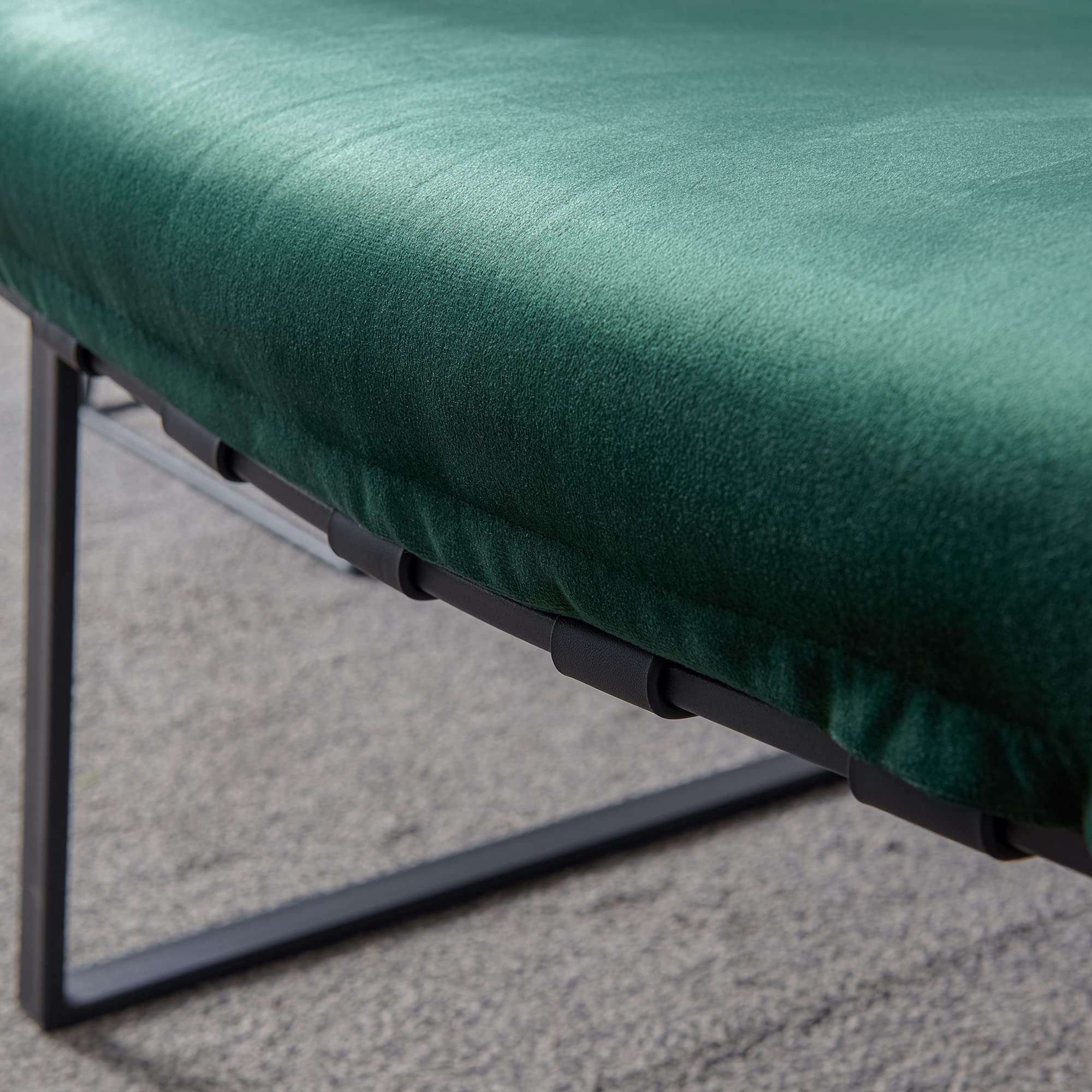 Modern Velvet Accent Chair - Single Arm Lounge Chair with Soft Cushion for Living Room & Bedroom, Contemporary Design, Sturdy Metal Frame, Easy to Clean & Assemble (Emerald Green) - Perfect for Reading Nook, Cozy Corner or Small Space Decor