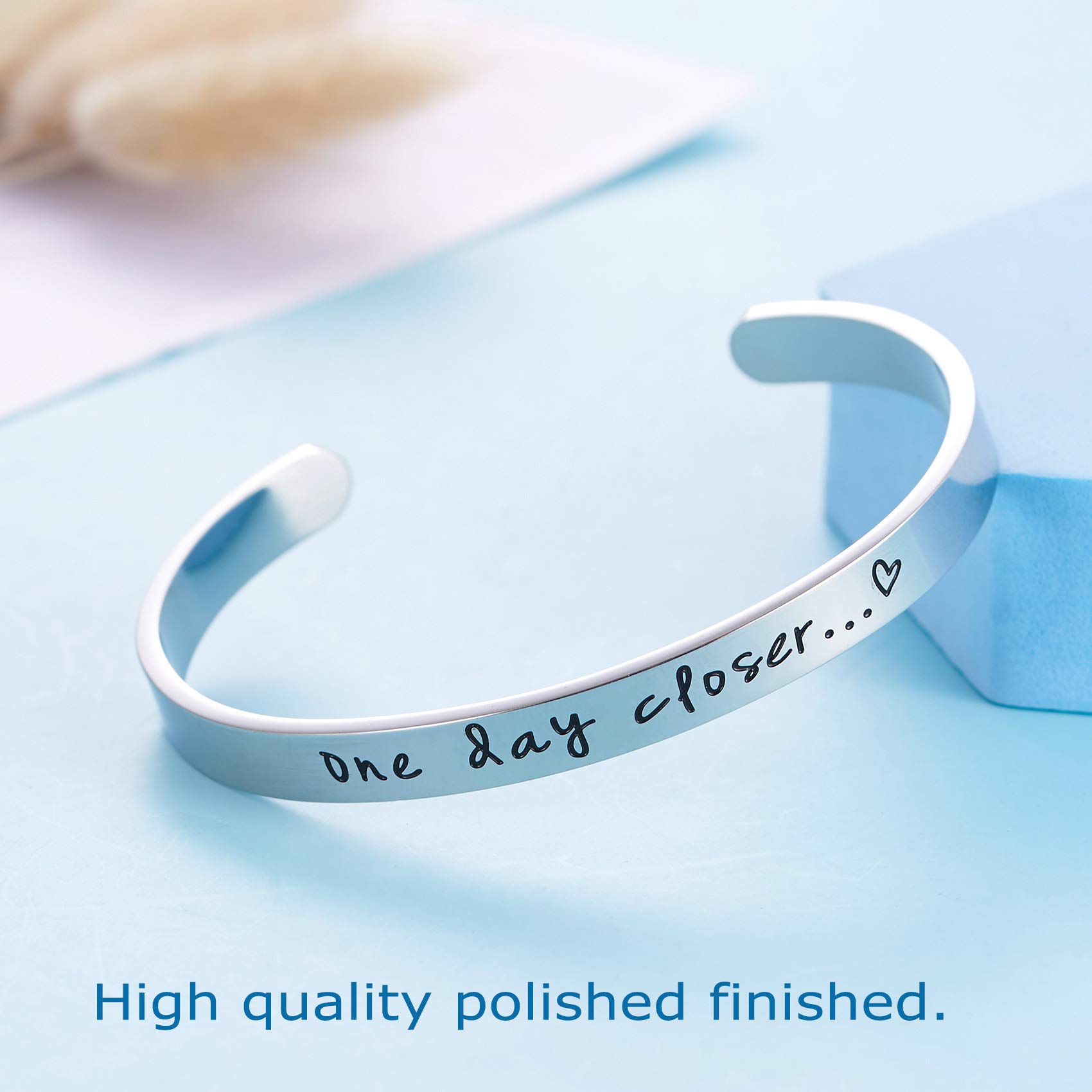 LParkin Long Distance Relationship Bracelet for Girlfriend - Romantic Anniversary Gift for Her - One Day Closer Couples Bracelet - Perfect for LDR Couples, Anniversaries & Special Occasions
