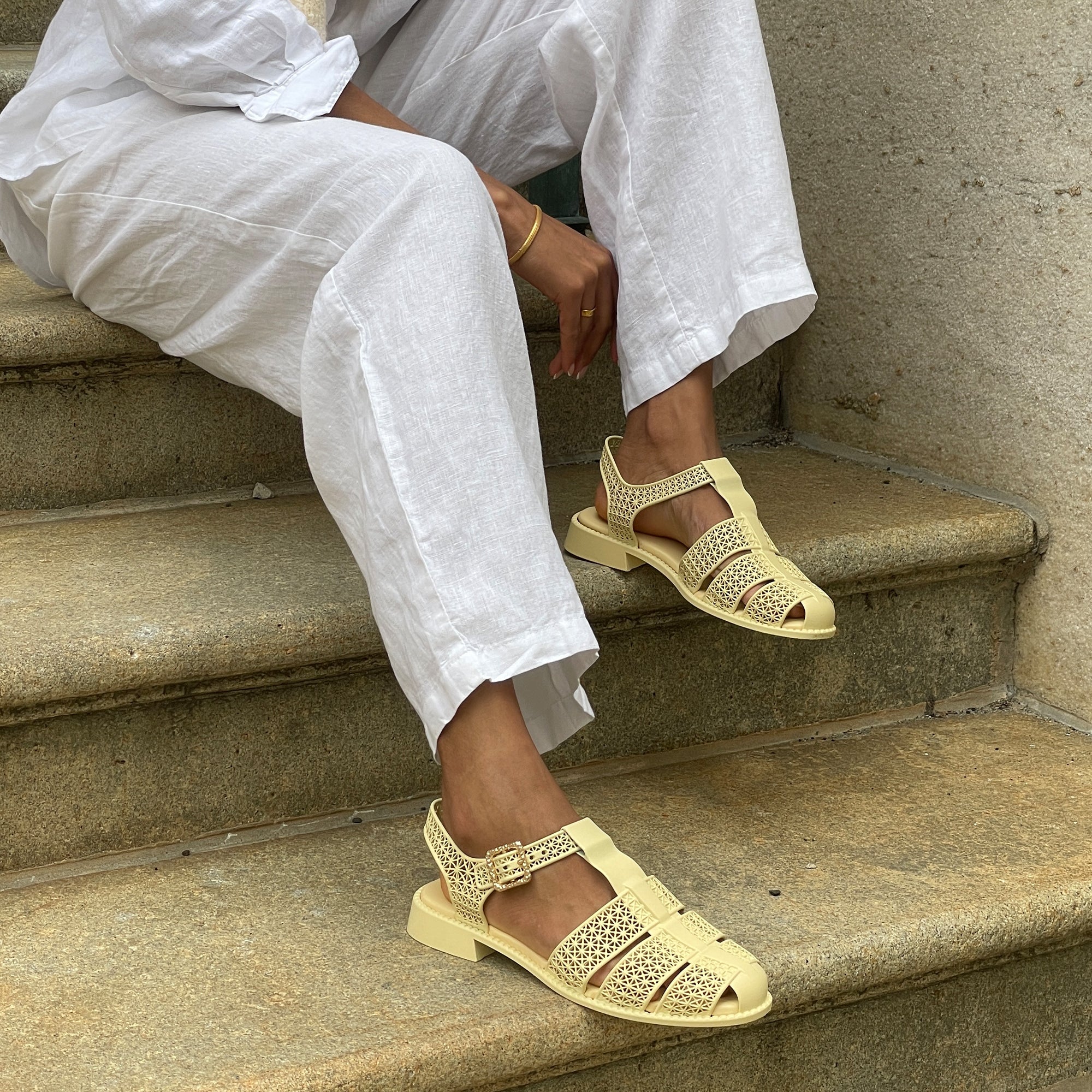 HOLIS Comfortable 3D Arch Support Sandals for Women - Light Yellow | Breathable Summer Walking Shoes for Beach, Travel & Outdoor Activities