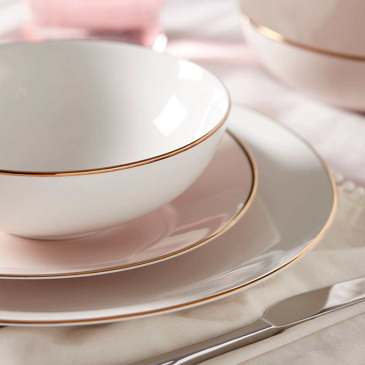 Trianna White Porcelain Dinner Plates Set of 6 - Elegant 10.5 Inch Round Ceramic Plates for Formal Dining, Restaurants & Home Decor - Dishwasher & Microwave Safe
