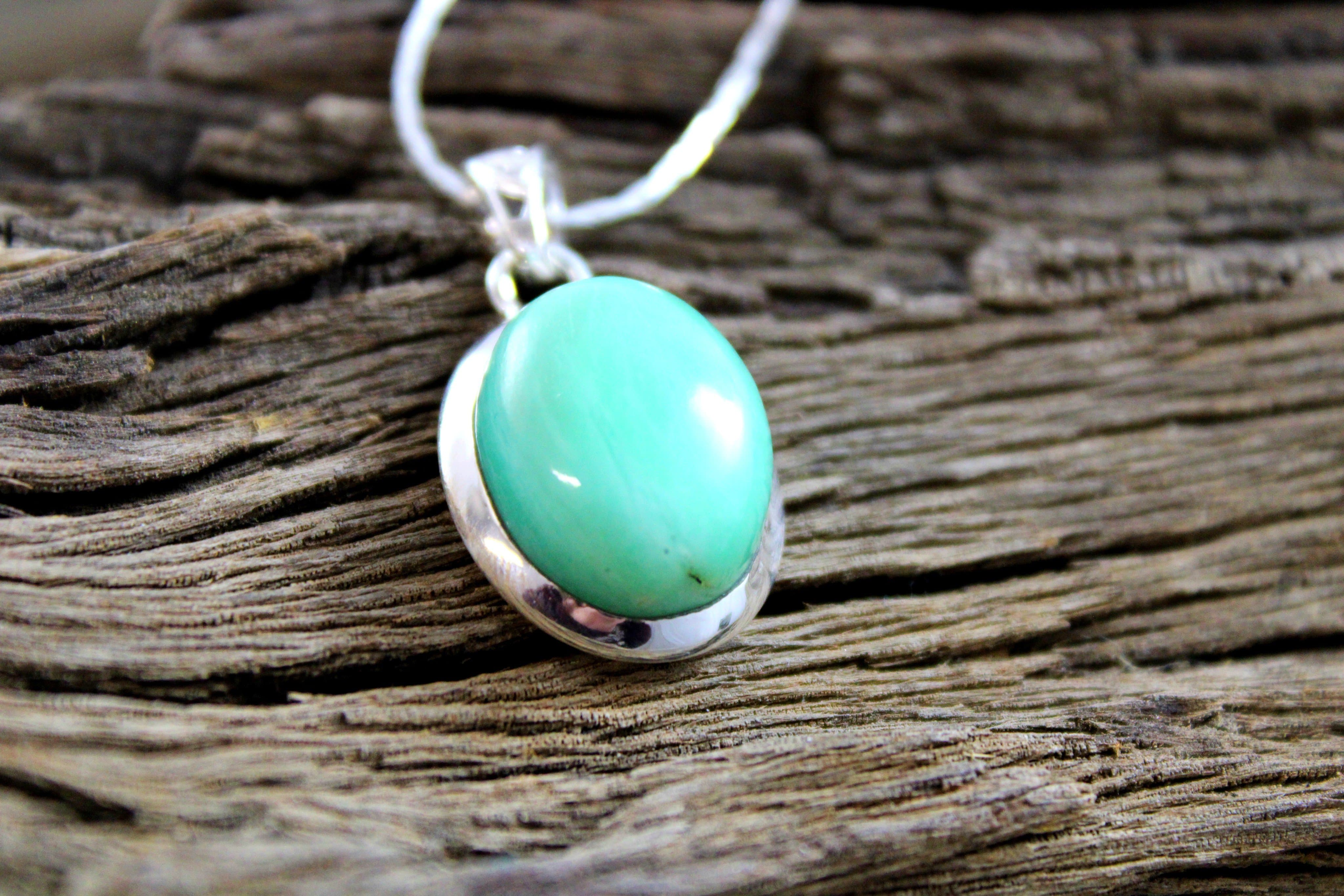 Natural Chrysoprase Gemstone Pendant Necklace for Women - Elegant Green Stone Jewelry for Everyday Wear & Special Occasions