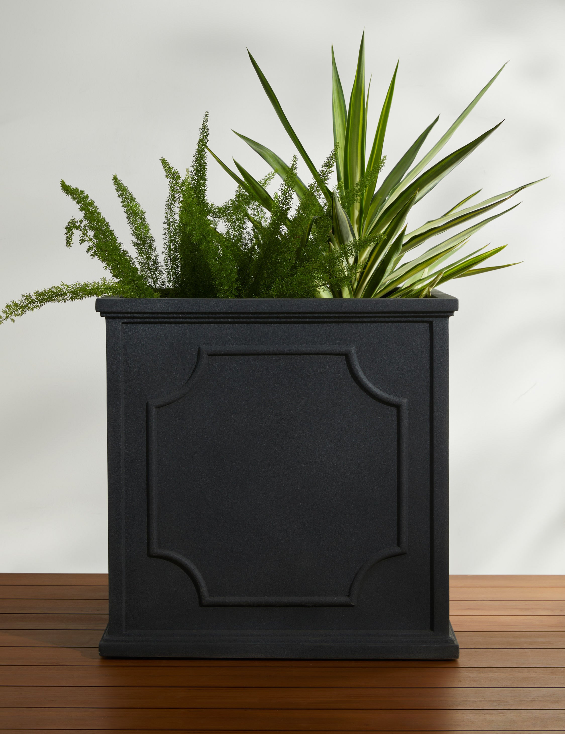 Campania International Cumberland Planter - Elegant Outdoor Garden Planter for Flowers, Plants & Herbs | Perfect for Patio, Deck & Garden Decor