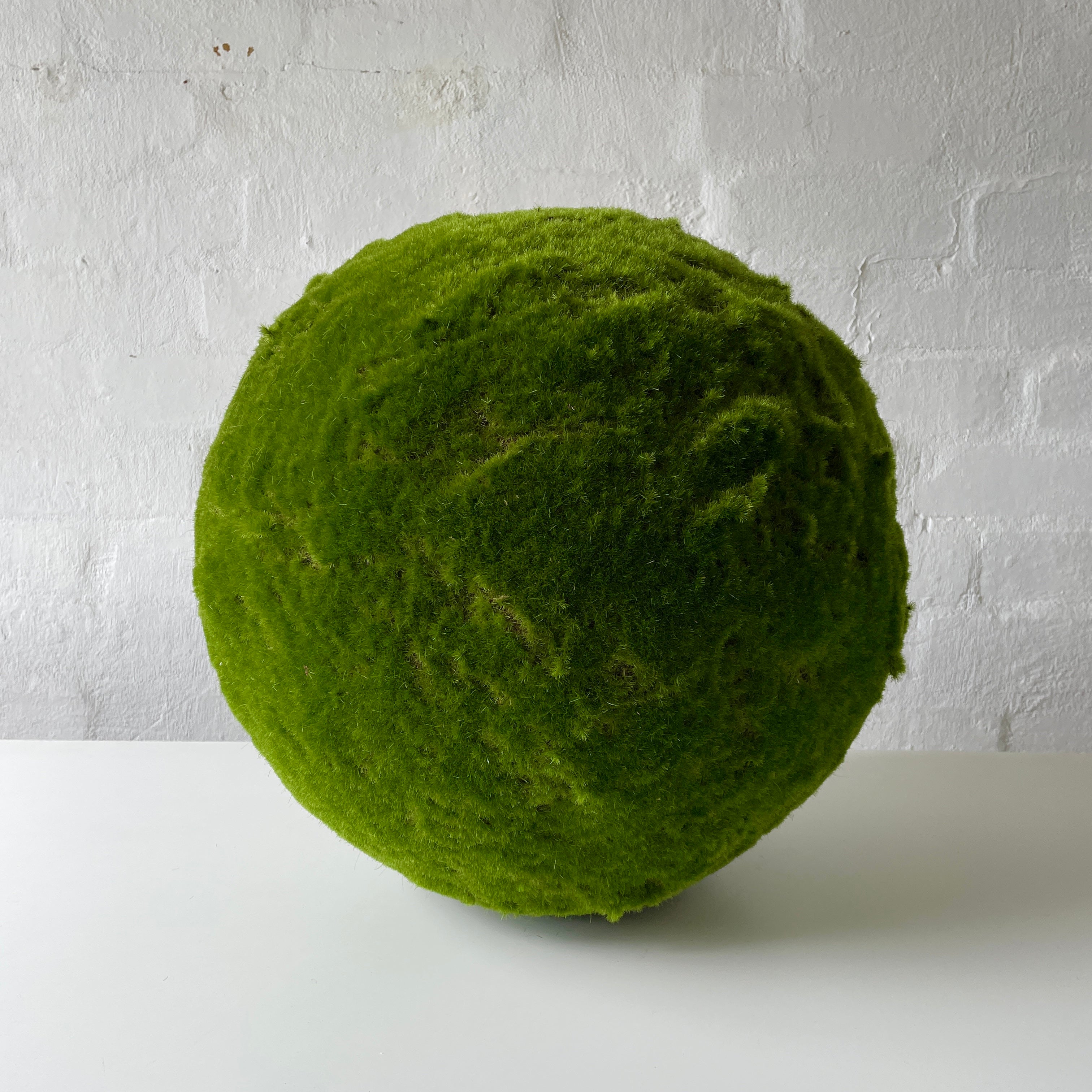 Premium Artificial Moss Balls for Home Decor - Set of 2 Green Decorative Moss Balls for Terrariums, Aquariums & Indoor Plant Displays
