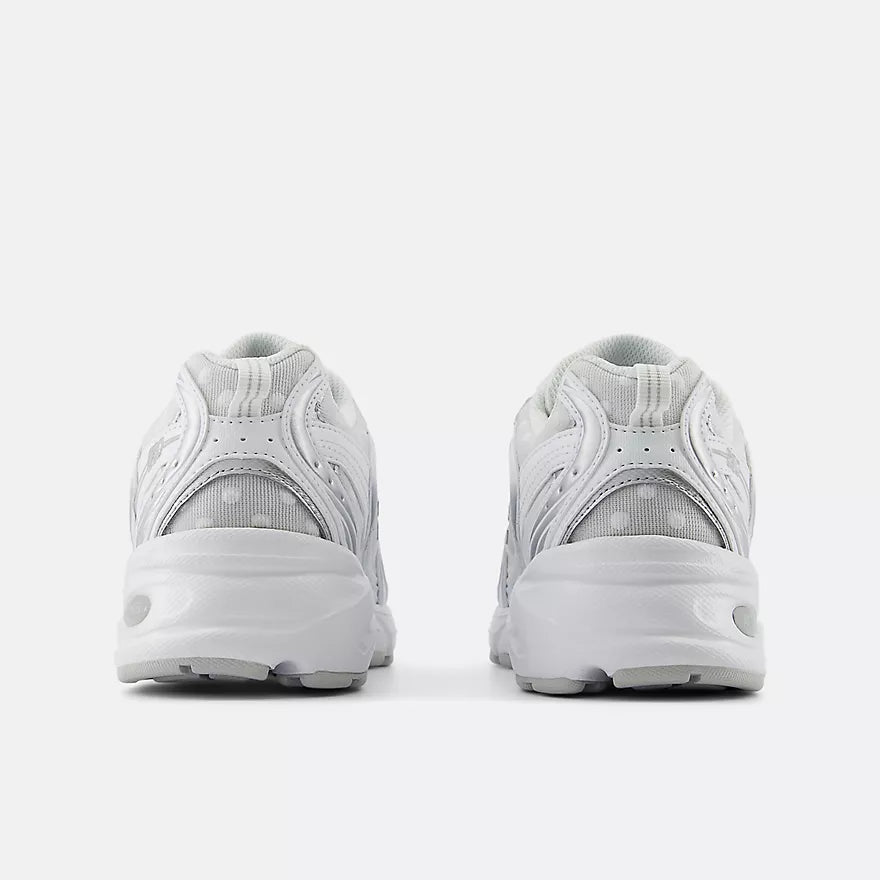 530 Sneaker White Silver Metallic - Lightweight Running Shoes for Men & Women - Perfect for Jogging, Gym Workouts & Casual Wear