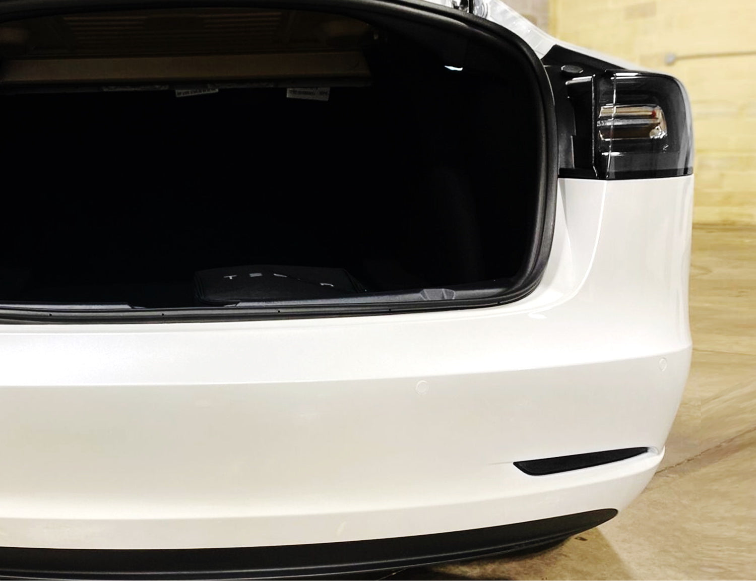 Dark Smoked Rear Bumper Reflector Lens Replacement for Tesla Model 3 2017-2023 - Upgrade Your Car's Style & Safety - Perfect for Night Driving and Custom Modifications