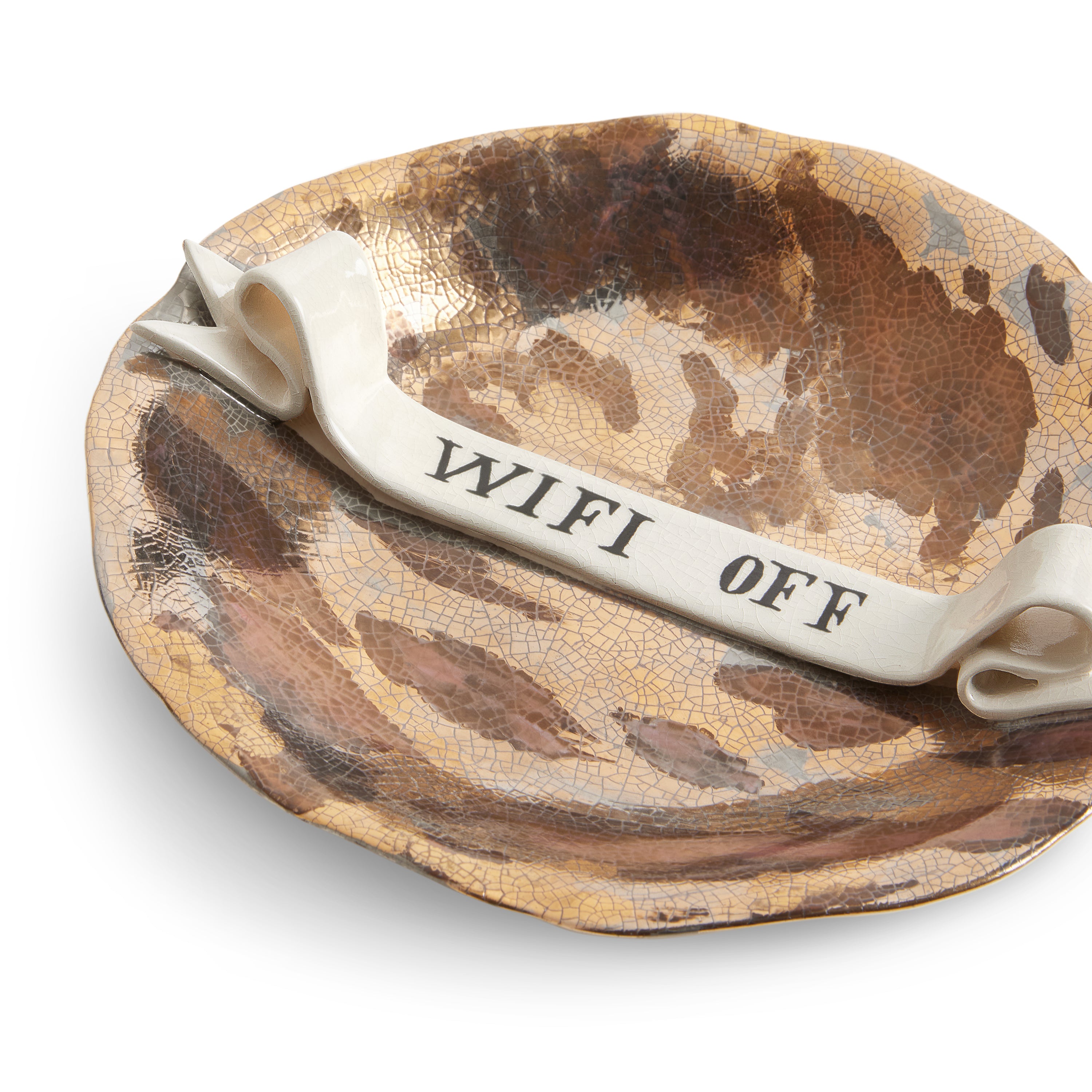 Ruan Hoffmann Ceramic Plate with Ribbon Design - Elegant Dinnerware for Modern Dining, Perfect for Home Decor & Gift Giving
