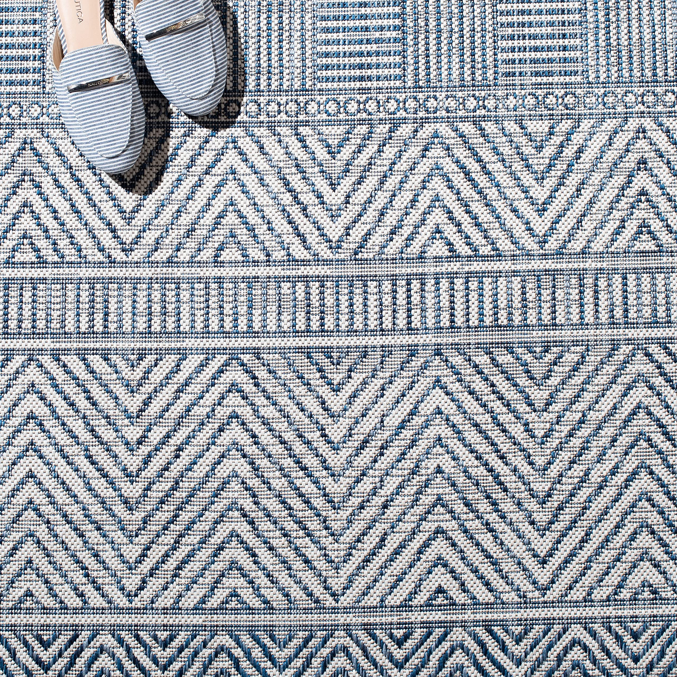 SAFAVIEH Courtyard Collection 9' x 12' Ivory/Navy CY8196 Indoor Outdoor Waterproof Rug - Easy to Clean, Stain Resistant for Patio, Backyard, Mudroom, Deck & Poolside Use
