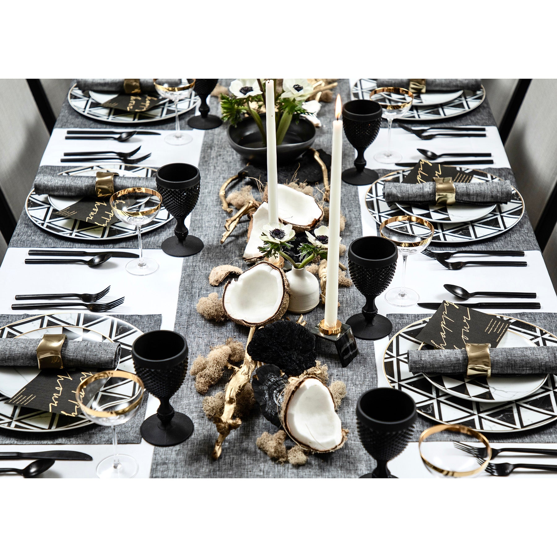 Elegant Festive Table Runner for Holiday Decor - Perfect for Christmas, Thanksgiving & Dinner Parties