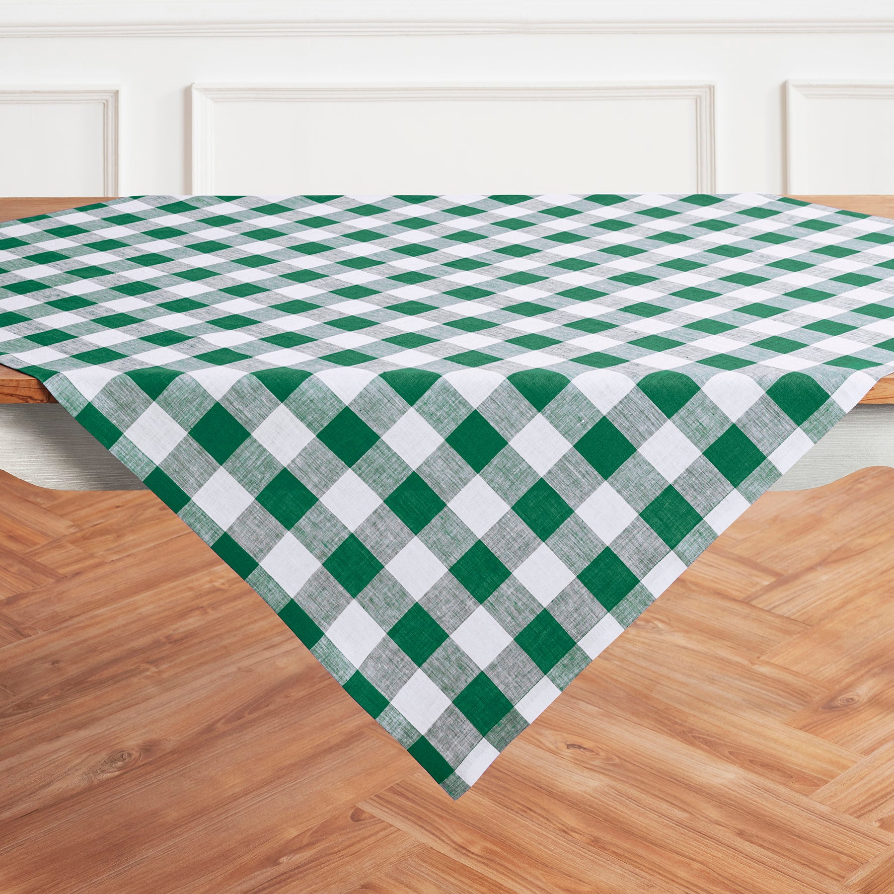 Buffalo Check Table Throw - Soft and Durable Plaid Table Cover for Kitchen, Dining Room, and Picnic - Perfect for Holiday Decor and Outdoor Gatherings