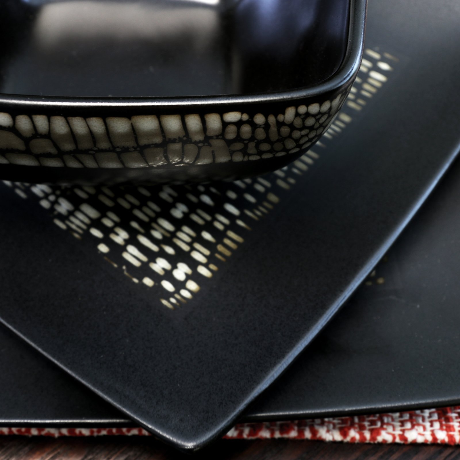 Elama 16-Piece Square Stoneware Dinnerware Set - Matte Black & Tan Tile Pattern - Durable Dish Set for Everyday Use, Dinner Parties & Modern Kitchens