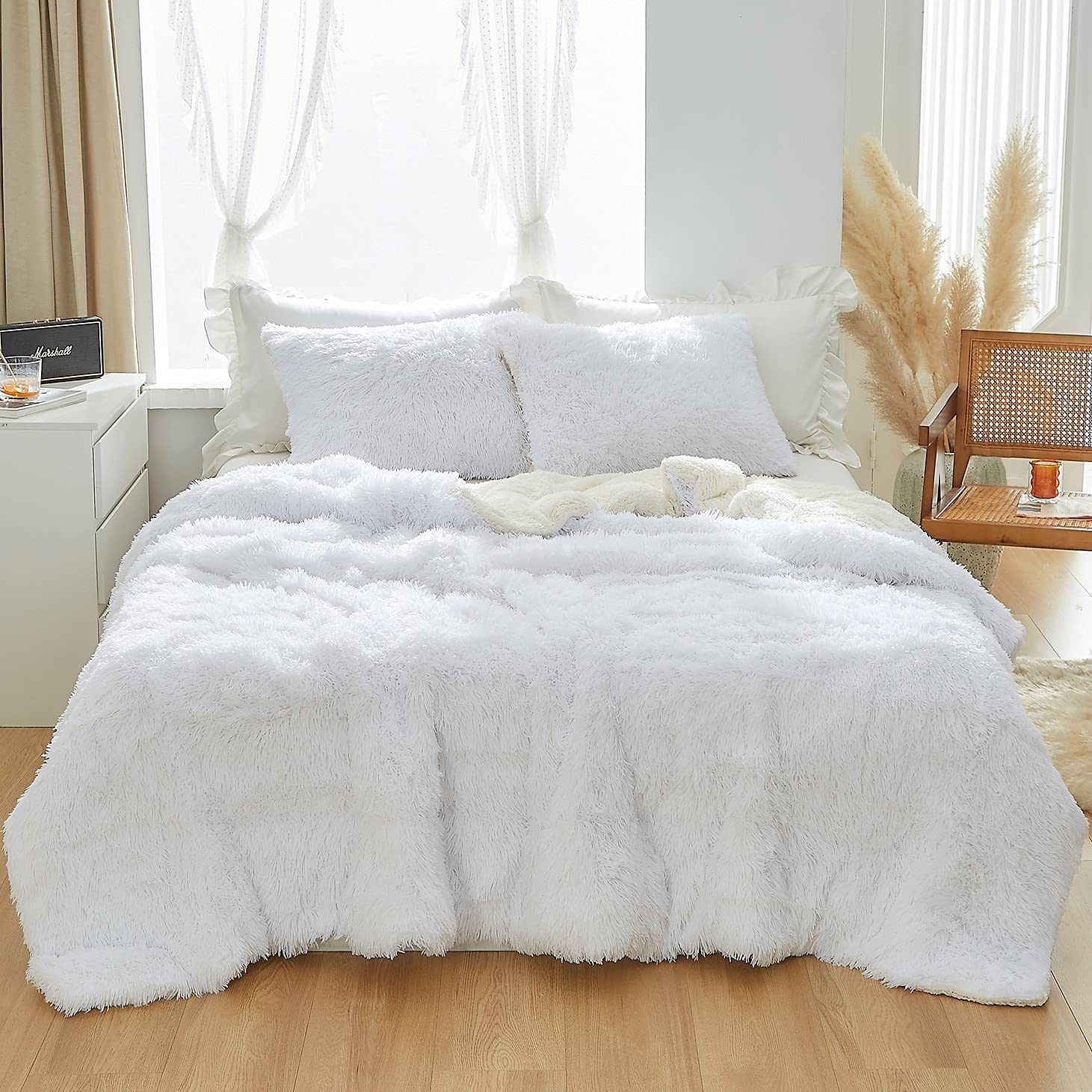Luxury Faux Fur Shaggy Comforter Set King Size - Ultra Soft Reversible Sherpa & Plush White Bedding (1 Comforter + 2 Pillowcases) for Winter Warmth - Perfect for Cozy Bedrooms, Guest Rooms & Cold Weather Comfort