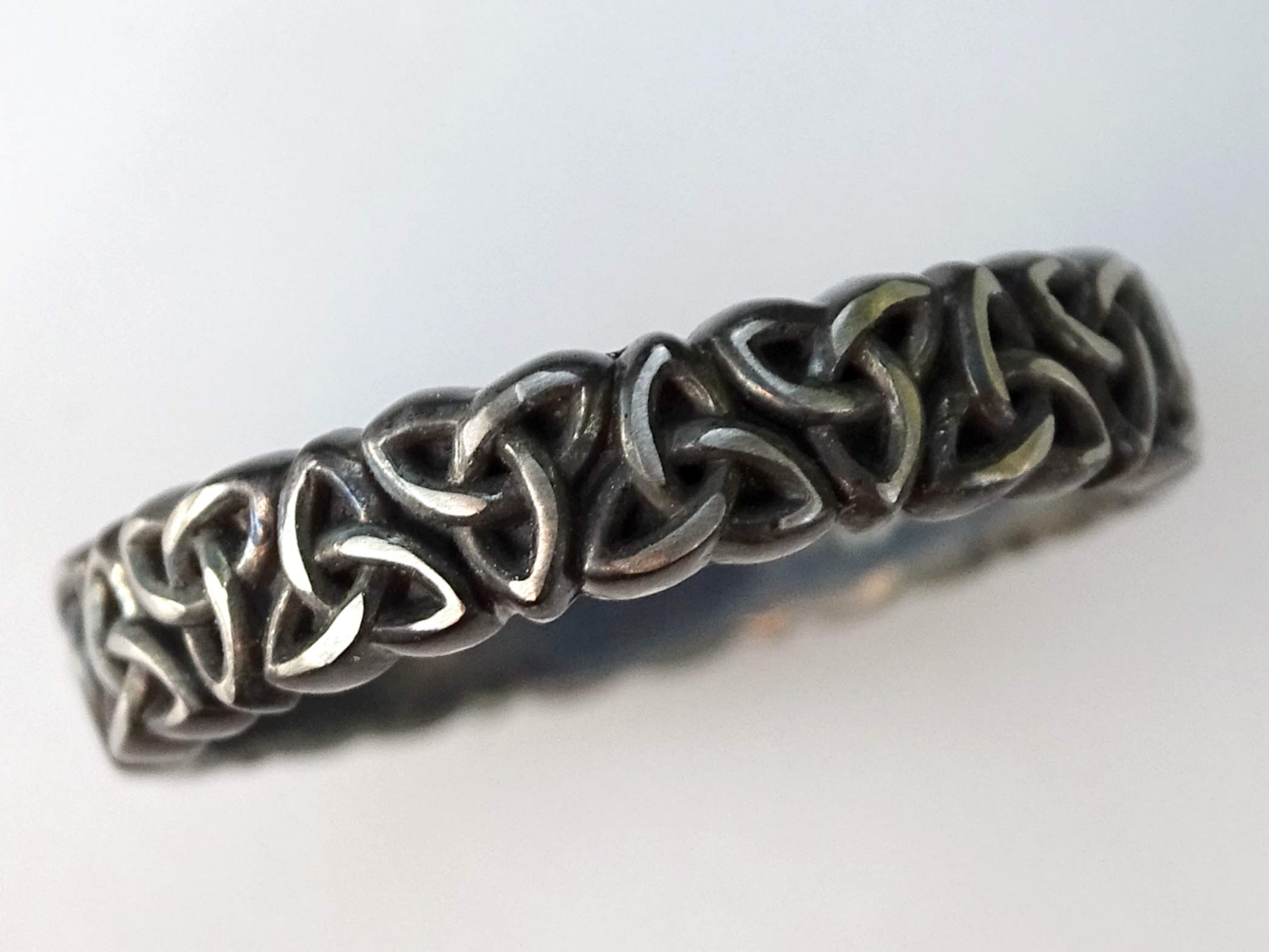Viking Knot Ring - White Gold & Black Gold Trinity Knot Celtic Eternity Ring - Unique Men's Wedding Band - Perfect Gift for Him - Ideal for Viking-Themed Weddings, Anniversary Gifts & Norse Jewelry Collections