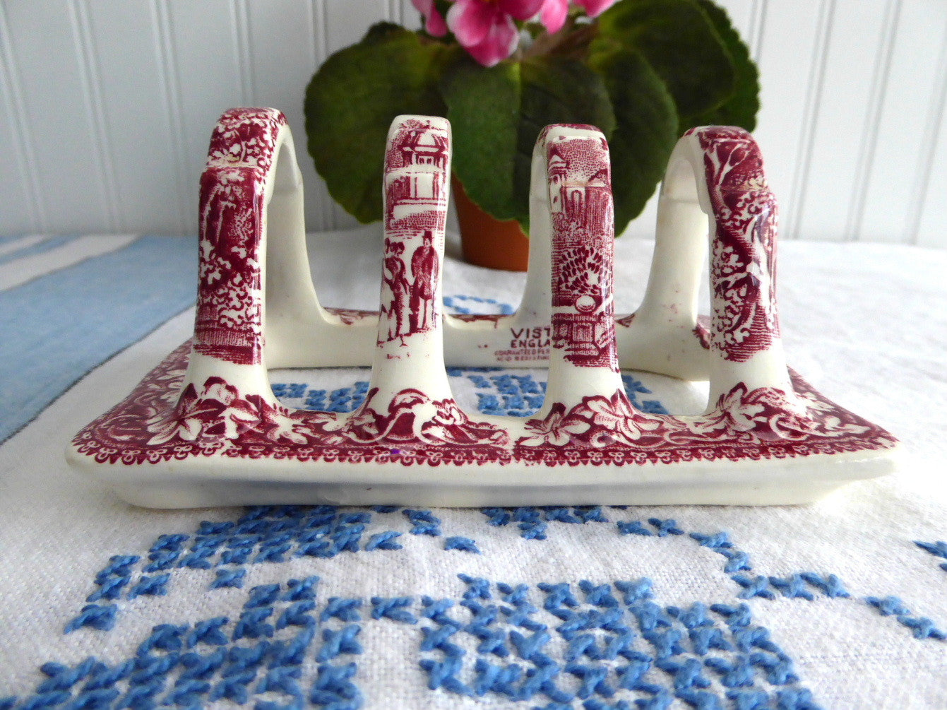Vintage 1950s Mason's Vista Red Transferware Toast Rack - Elegant Toast Holder for Tea Parties, Letters Design, Ironstone Material | Perfect for English Breakfast, Afternoon Tea & Vintage Tableware Collections