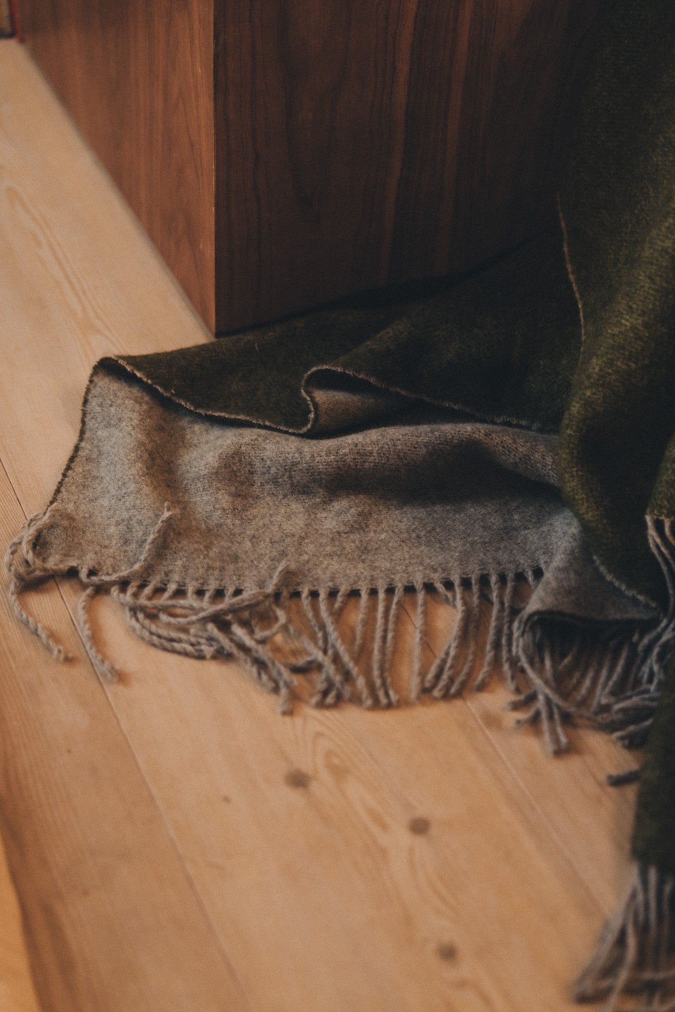 Premium Merino Wool Throw Blanket - Soft & Warm Olive/Grey - Perfect for Cozy Nights, Living Room, Bedroom & Gifts