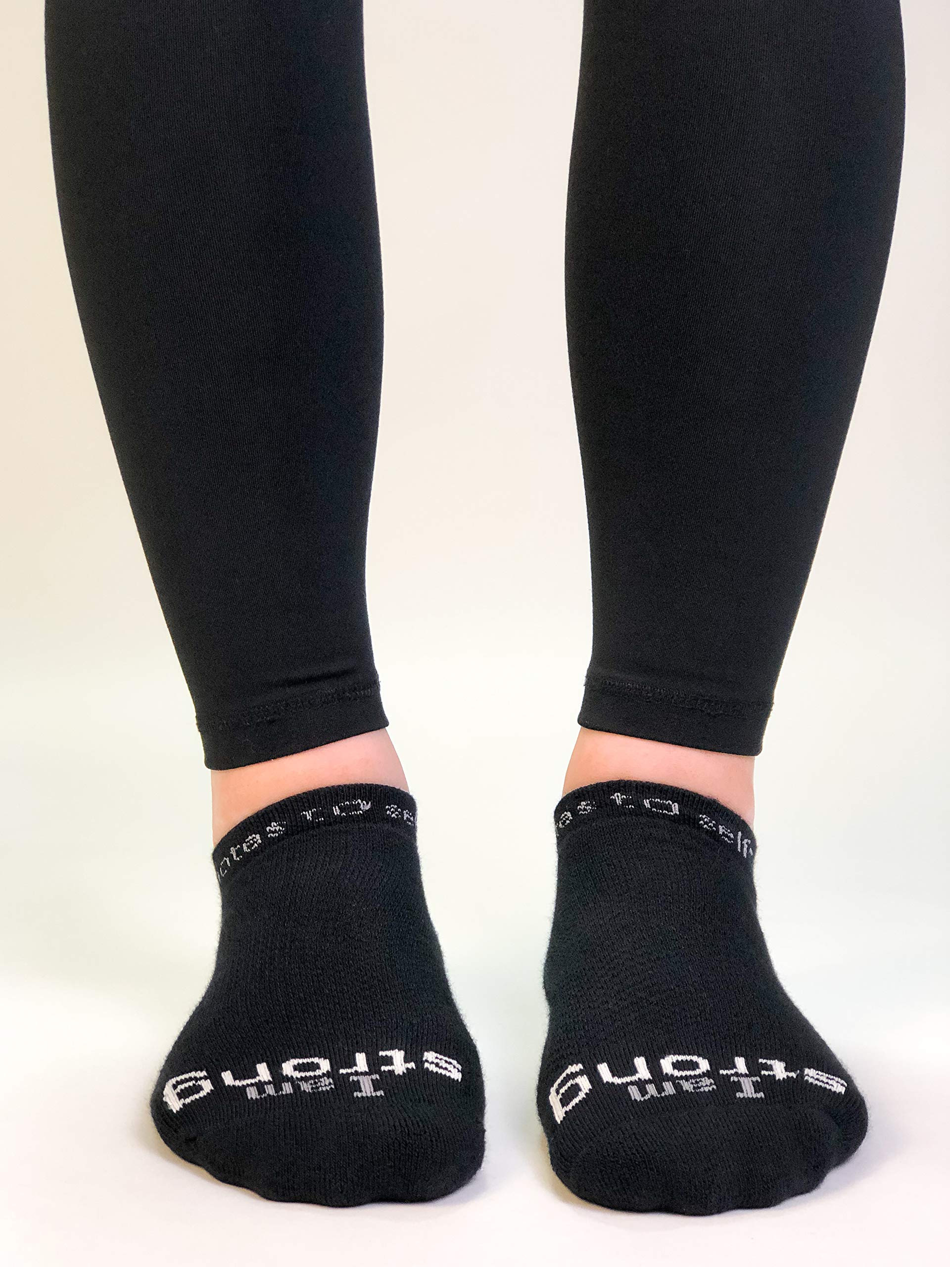 Inspirational 'I Am Strong' Motivational Socks for Women & Men - Positive Affirmation Gift for Self-Care, Workout & Daily Encouragement