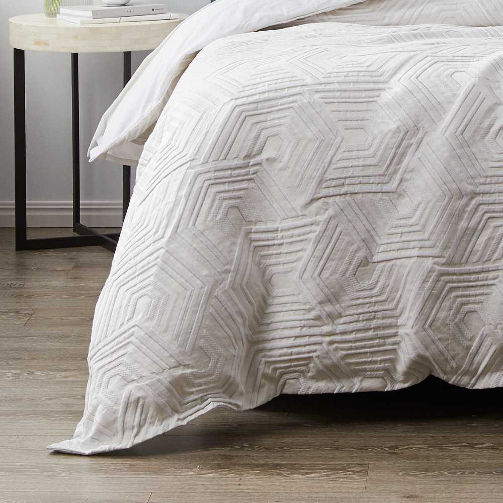 Bree Silver Quilt Cover Set - Super King Size Luxury Bedding for Master Bedroom | Soft & Breathable Duvet Cover with Premium Quality | Perfect for Home Decor, Guest Room & Hotel Style Bedding
