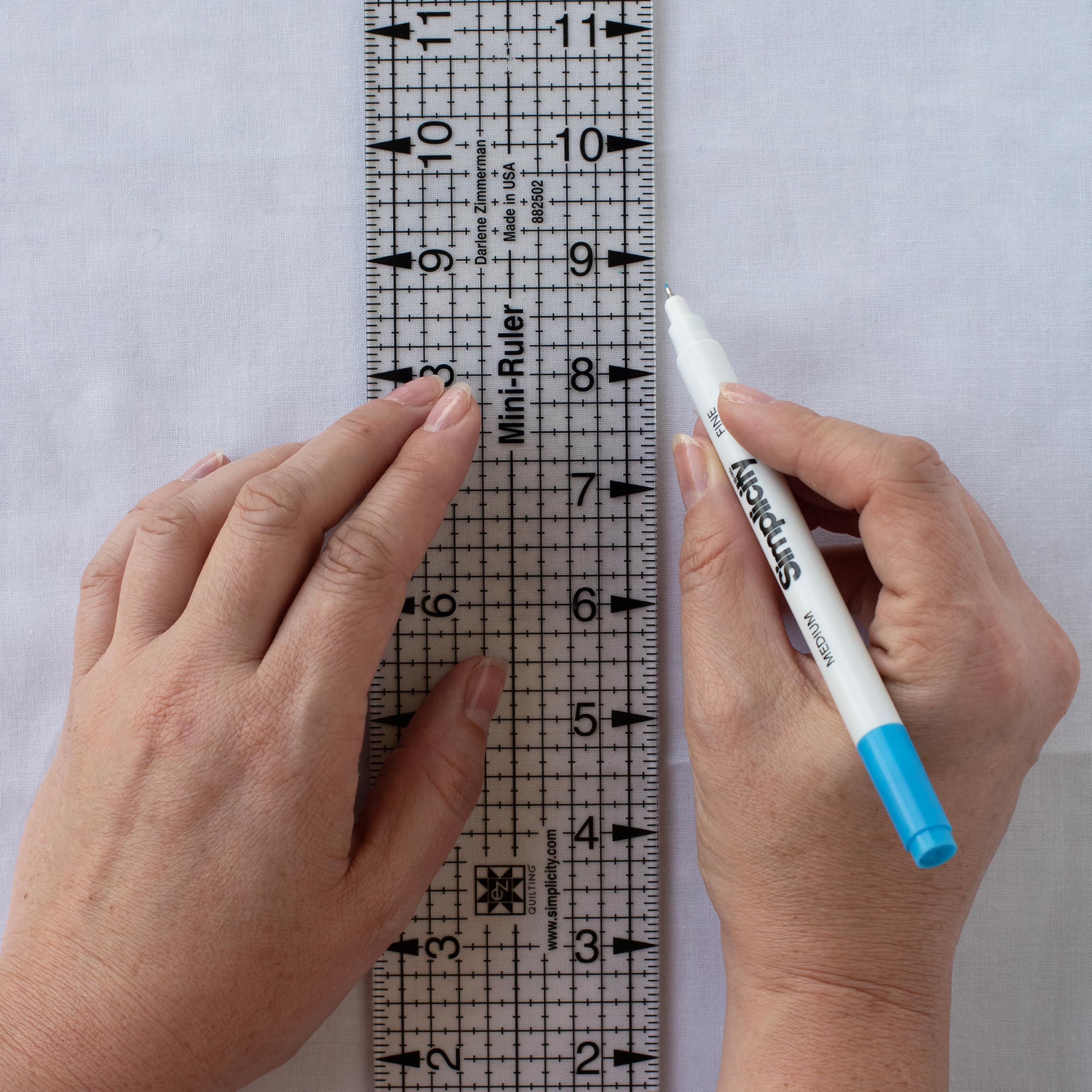 Simplicity 30-00036 Water Soluble Marking Pens - Fine & Medium Tips, Blue Ink (2-Pack) - Perfect for Fabric Marking, Quilting & Sewing Projects