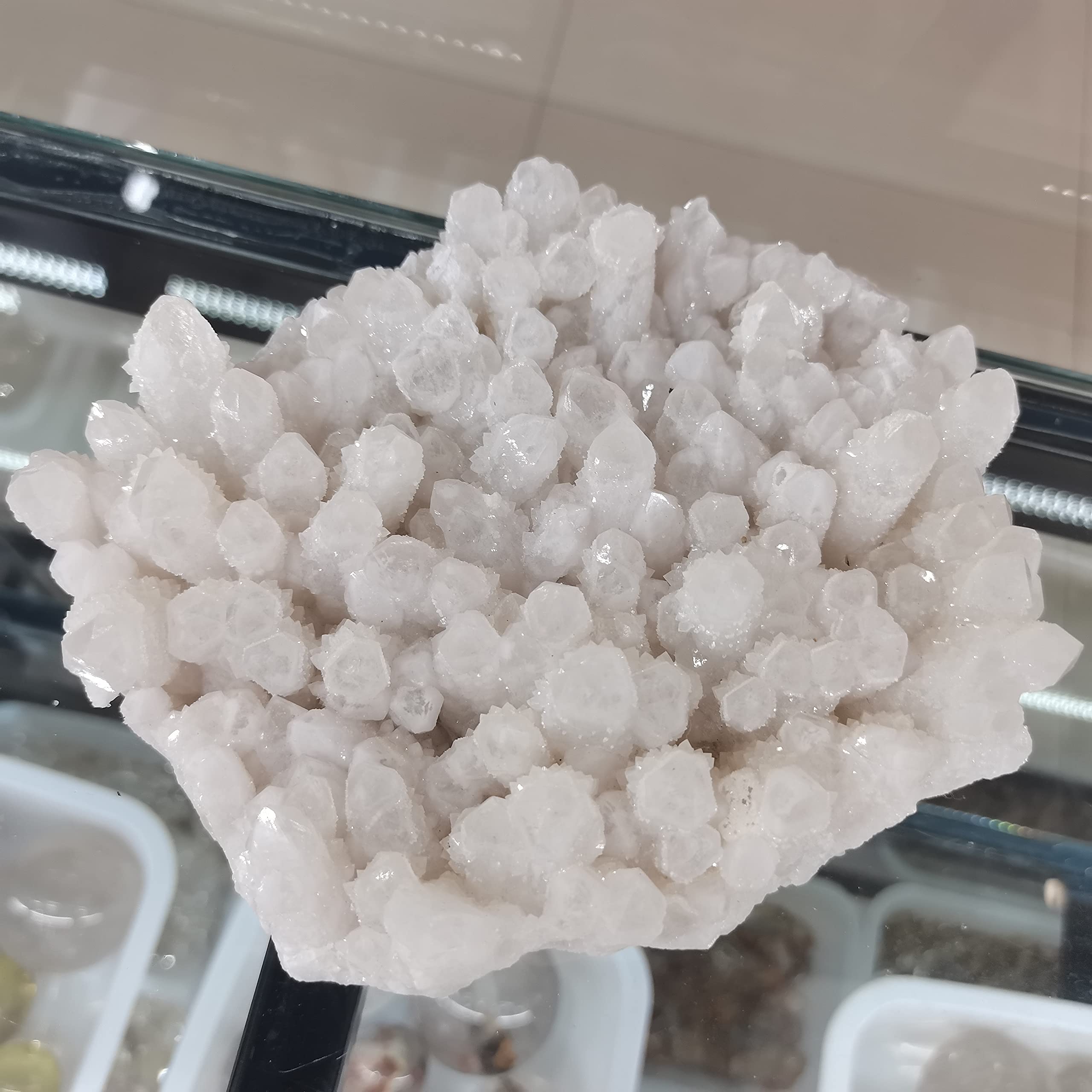 Natural White Quartz Crystal Clusters - Feng Shui Healing Stones for Home & Office Decor, Decorative Ornament (2.0-2.4kg) | Perfect for Meditation Spaces, Gift Giving & Energy Balancing
