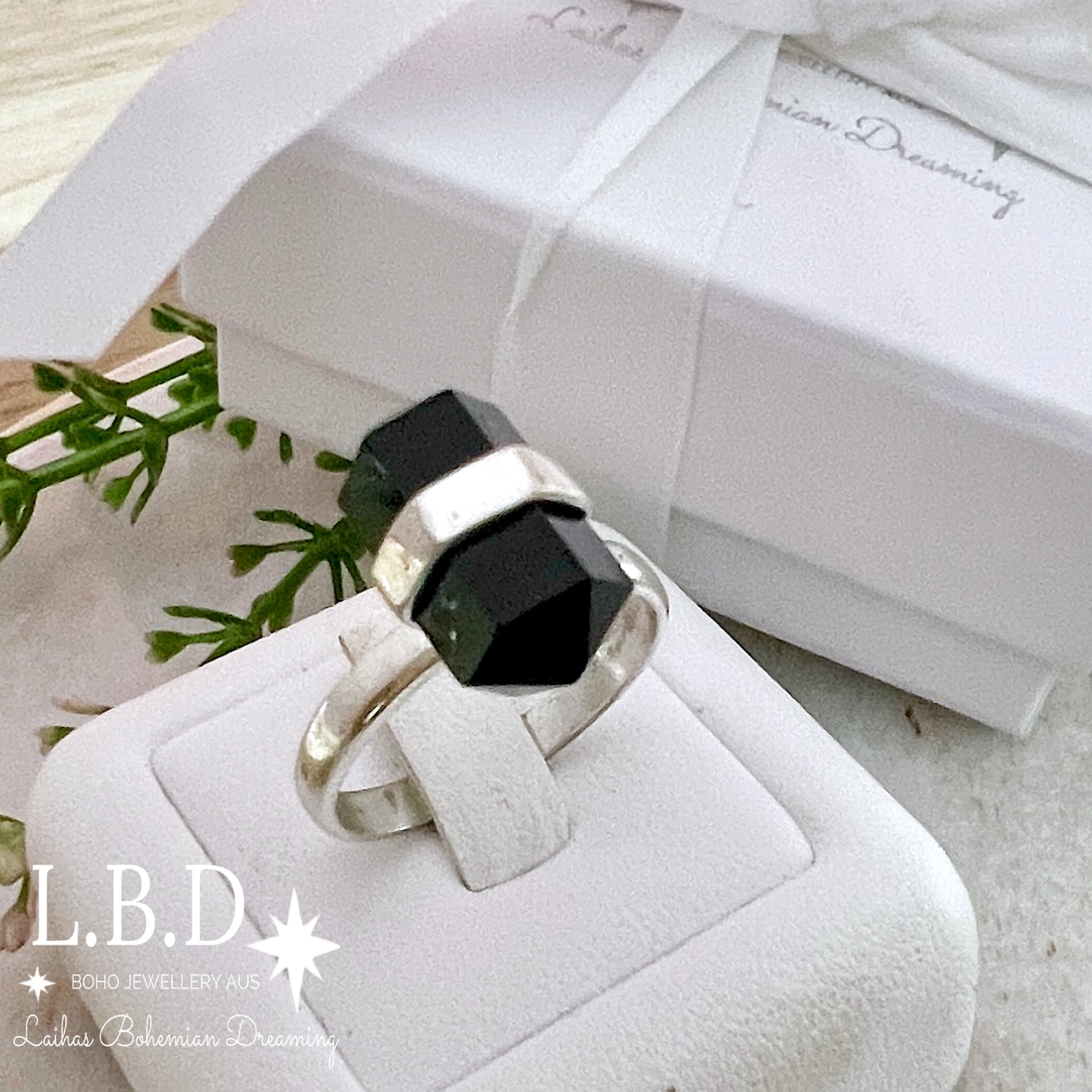 Laihas Elegant Crystal Onyx Ring for Women - Stylish Statement Jewelry for Parties, Weddings & Everyday Wear