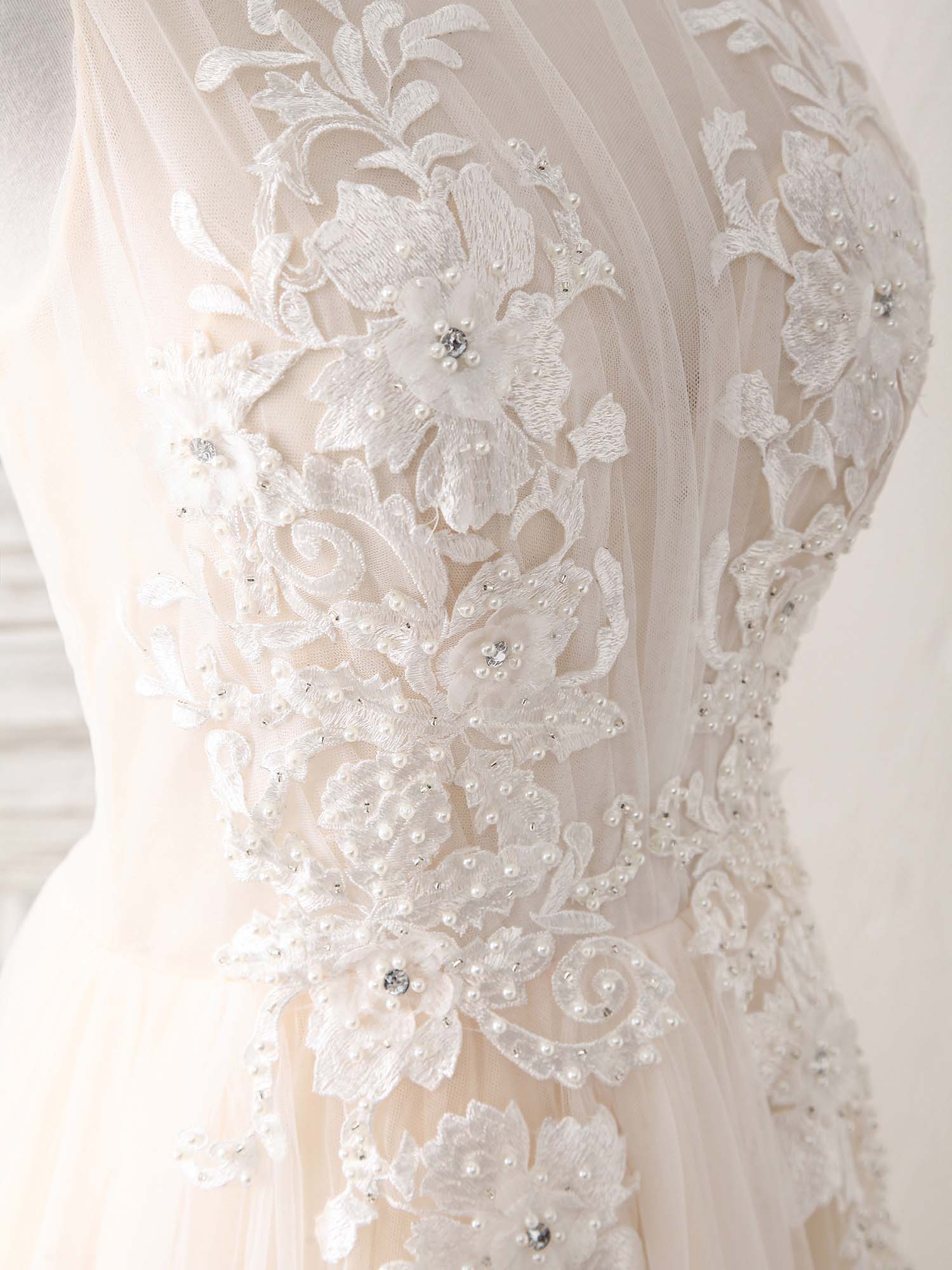 Elegant Champagne Round Neck Tulle Lace Applique Long Prom Dress for Formal Dances & Special Occasions
