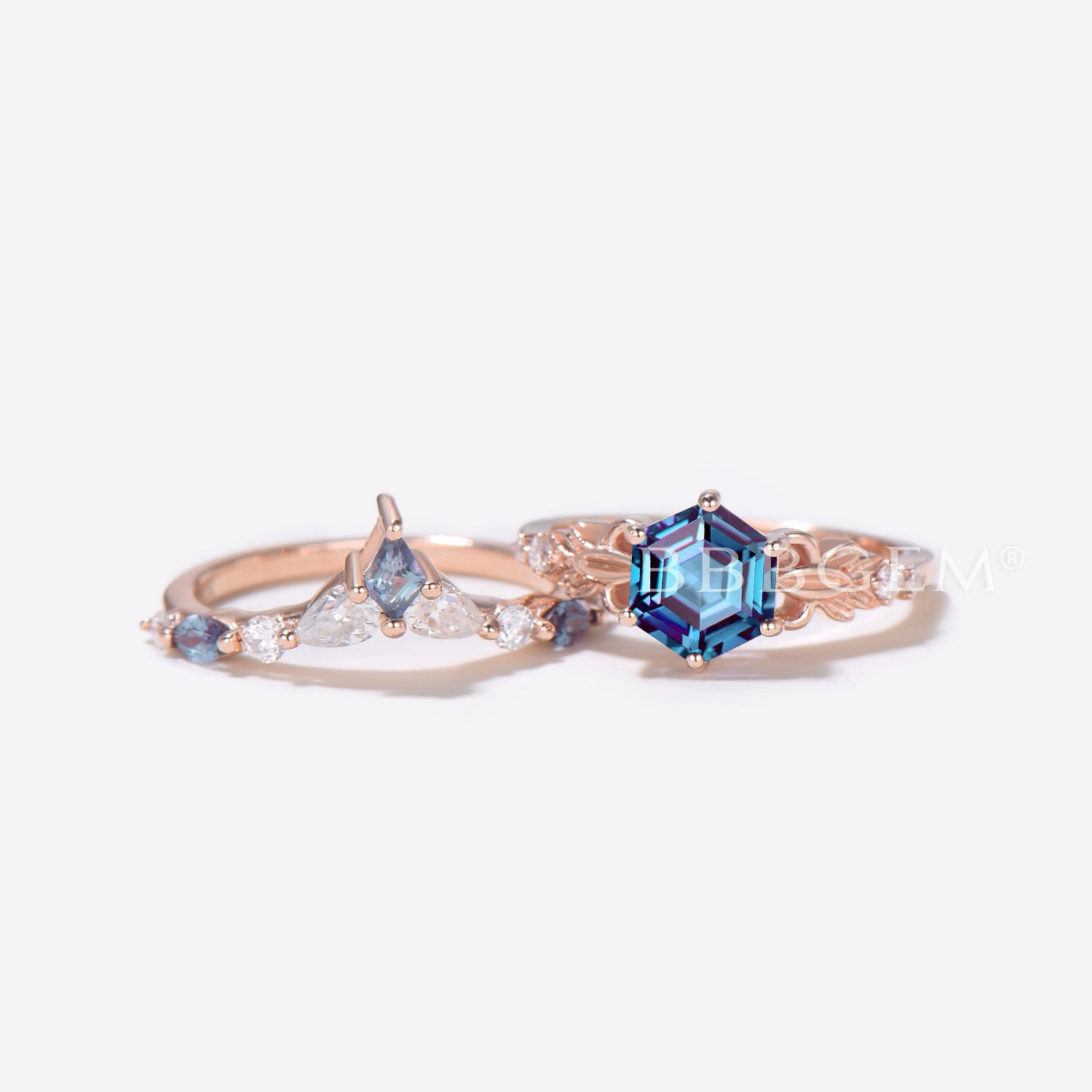 Hexagon Cut Alexandrite Leaf Engagement Ring & Wedding Band Set for Women - Perfect for Nature-Inspired Bridal Jewelry & Romantic Proposals