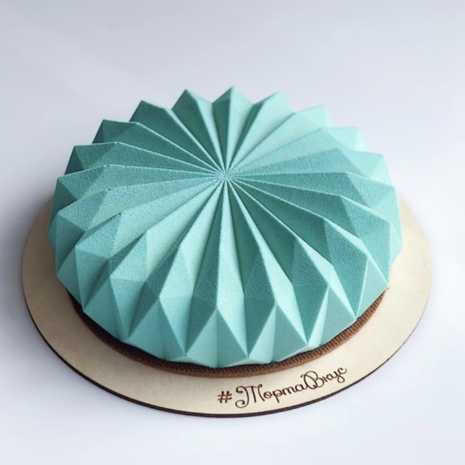 Non-Stick 19.5cm Silicone Round Cake Pan - Perfect for Baking Birthday Cakes, Brownies, Pastries, Bread, Pies & Chiffon Cakes | Flower Design Bakeware for Home Bakers & Party Desserts