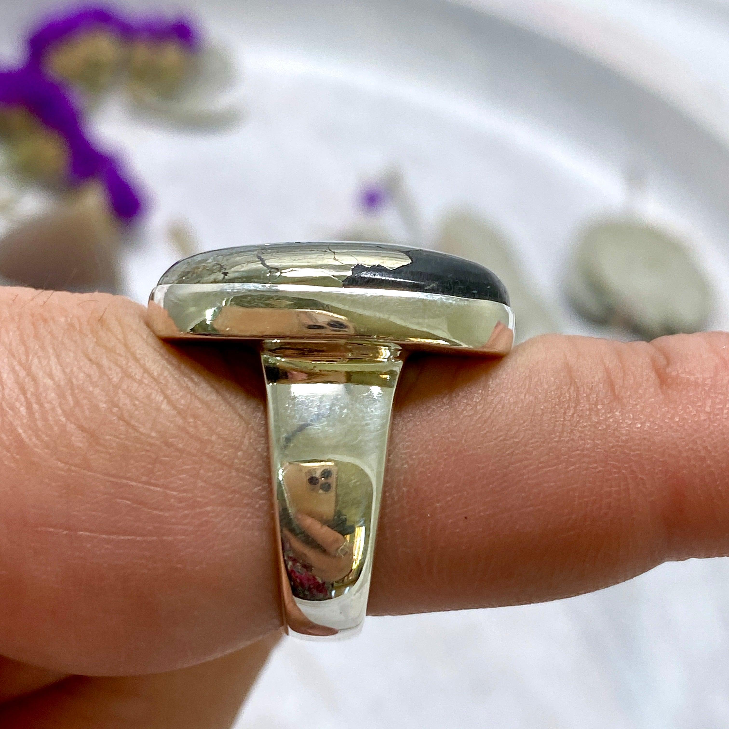 Healers Gold Rectangular Ring for Women - Size 9, KRGJ2584 - Elegant Minimalist Jewelry for Everyday Wear, Gift Giving & Special Occasions