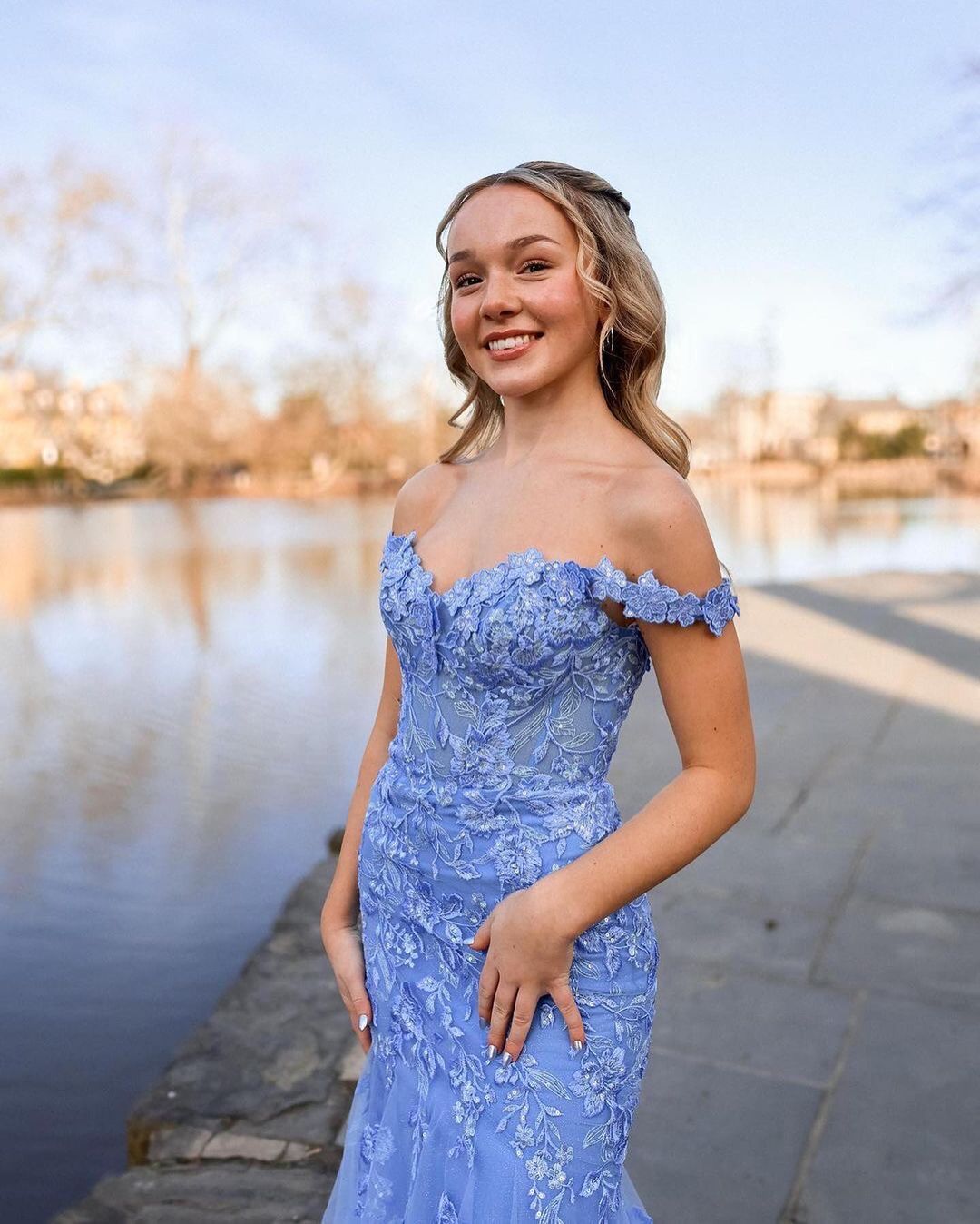 Elegant Off-The-Shoulder Mermaid Prom Dress with Applique Details - Formal Evening Gown for Homecoming, Wedding & Special Occasions | Style J3102