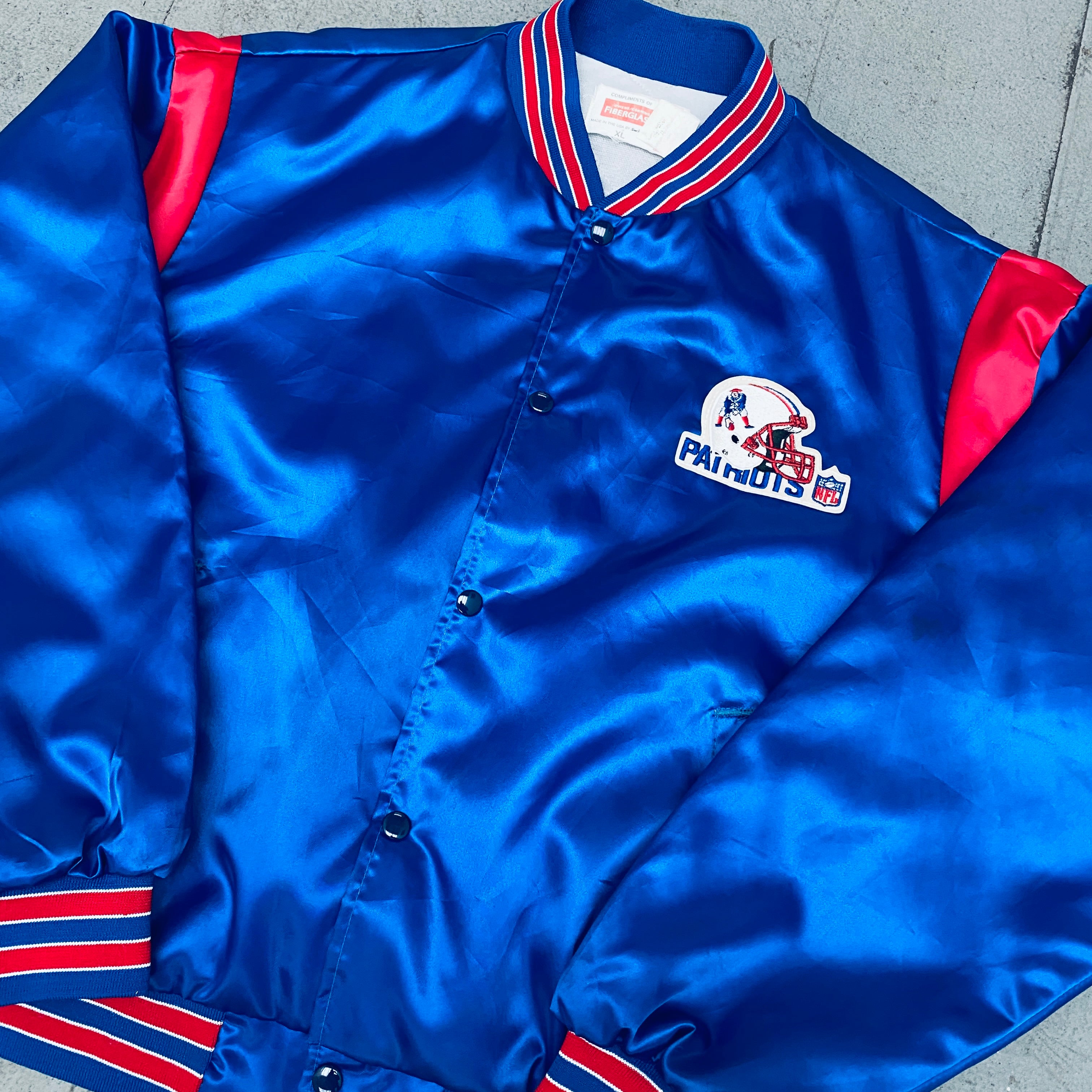 New England Patriots 1980s Vintage Satin Bomber Jacket for Men - Large/XL - Retro NFL Football Fan Apparel - Perfect for Game Day, Tailgating & 80s Themed Parties