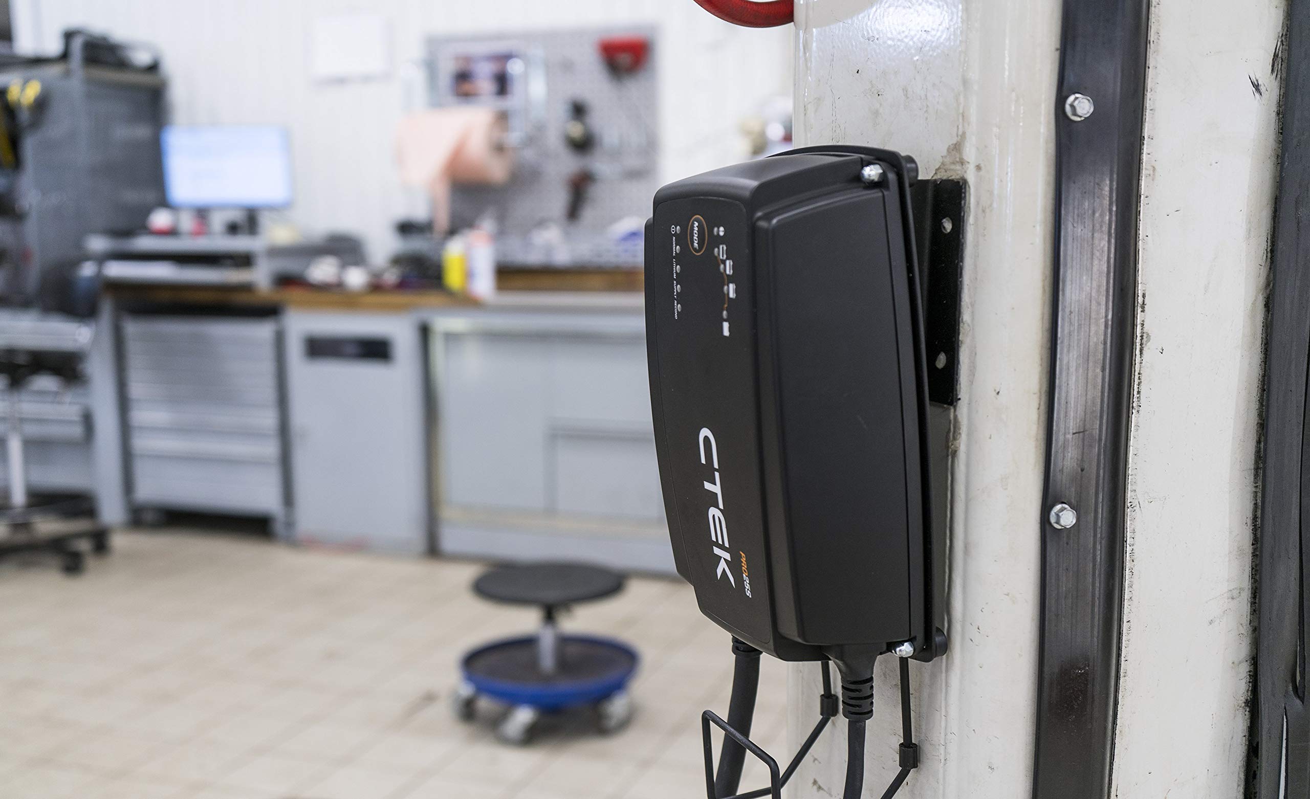 CTEK PRO25SE 12V 25A Professional Battery Charger & Maintainer - Lithium Ion Charger with Recondition Mode & Desulfator for Cars, Motorcycles, Boats & RVs - Perfect for Winter Storage & Long-Term Battery Maintenance